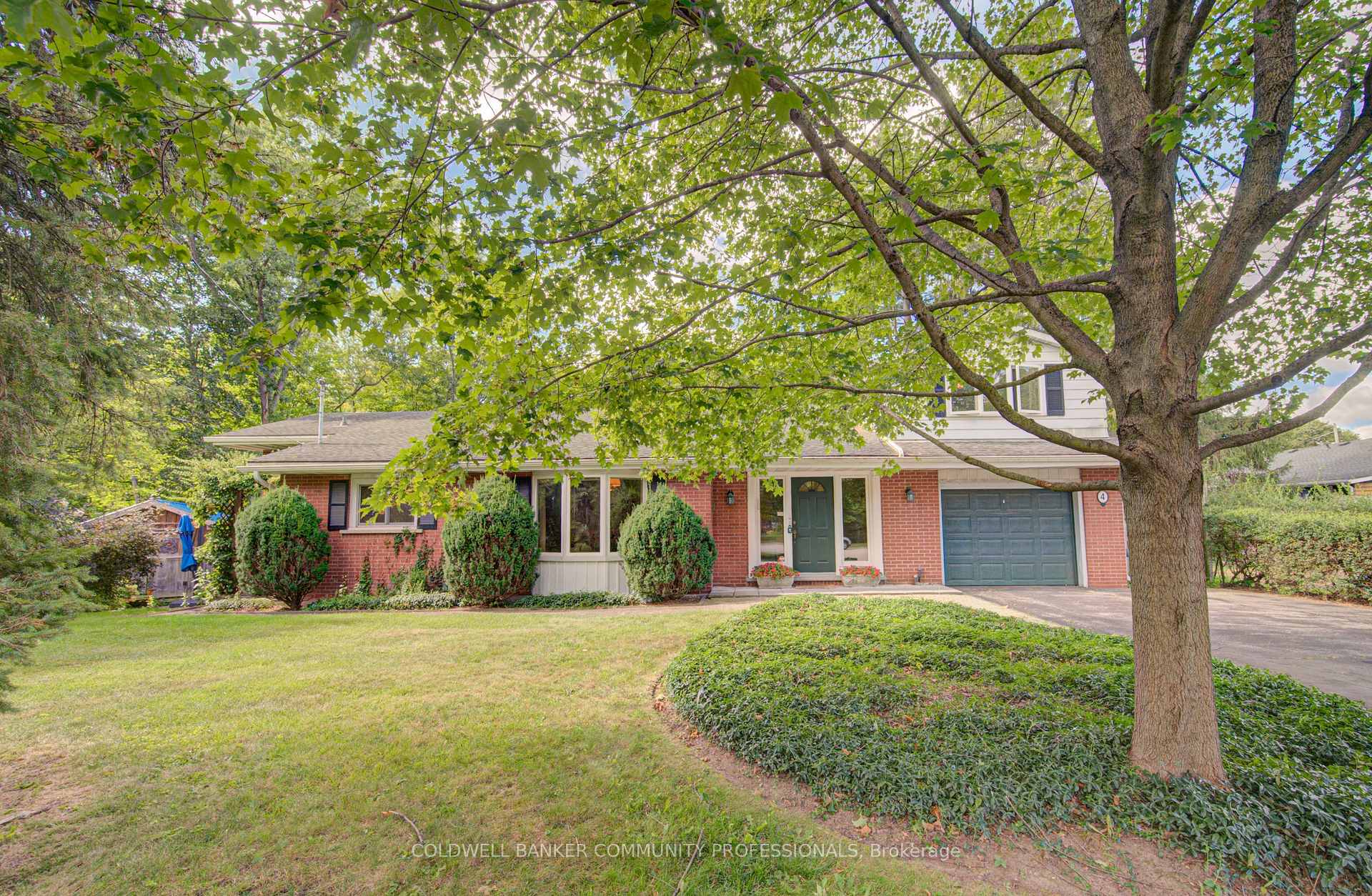 Photo 4 of 4 Mayfair Court, Hamilton, Dundas — HOMEH