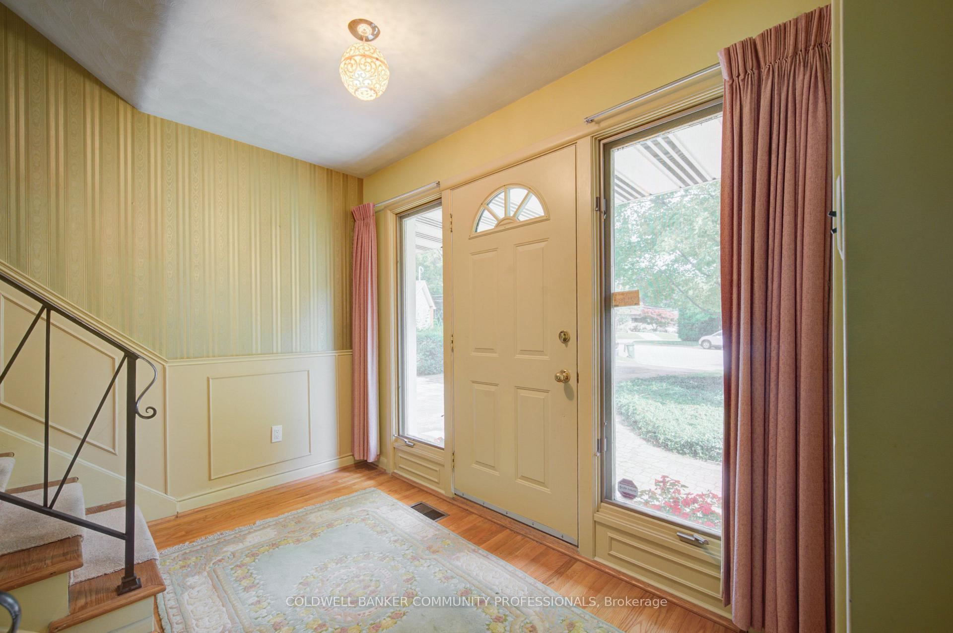 Photo 6 of 4 Mayfair Court, Hamilton, Dundas — HOMEH