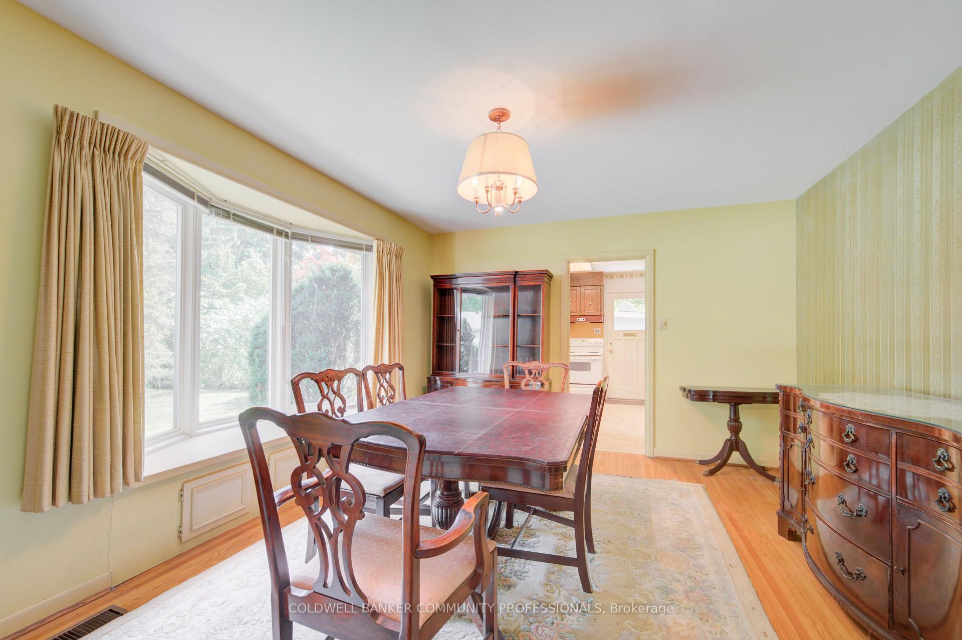 Photo 8 of 4 Mayfair Court, Hamilton, Dundas — HOMEH