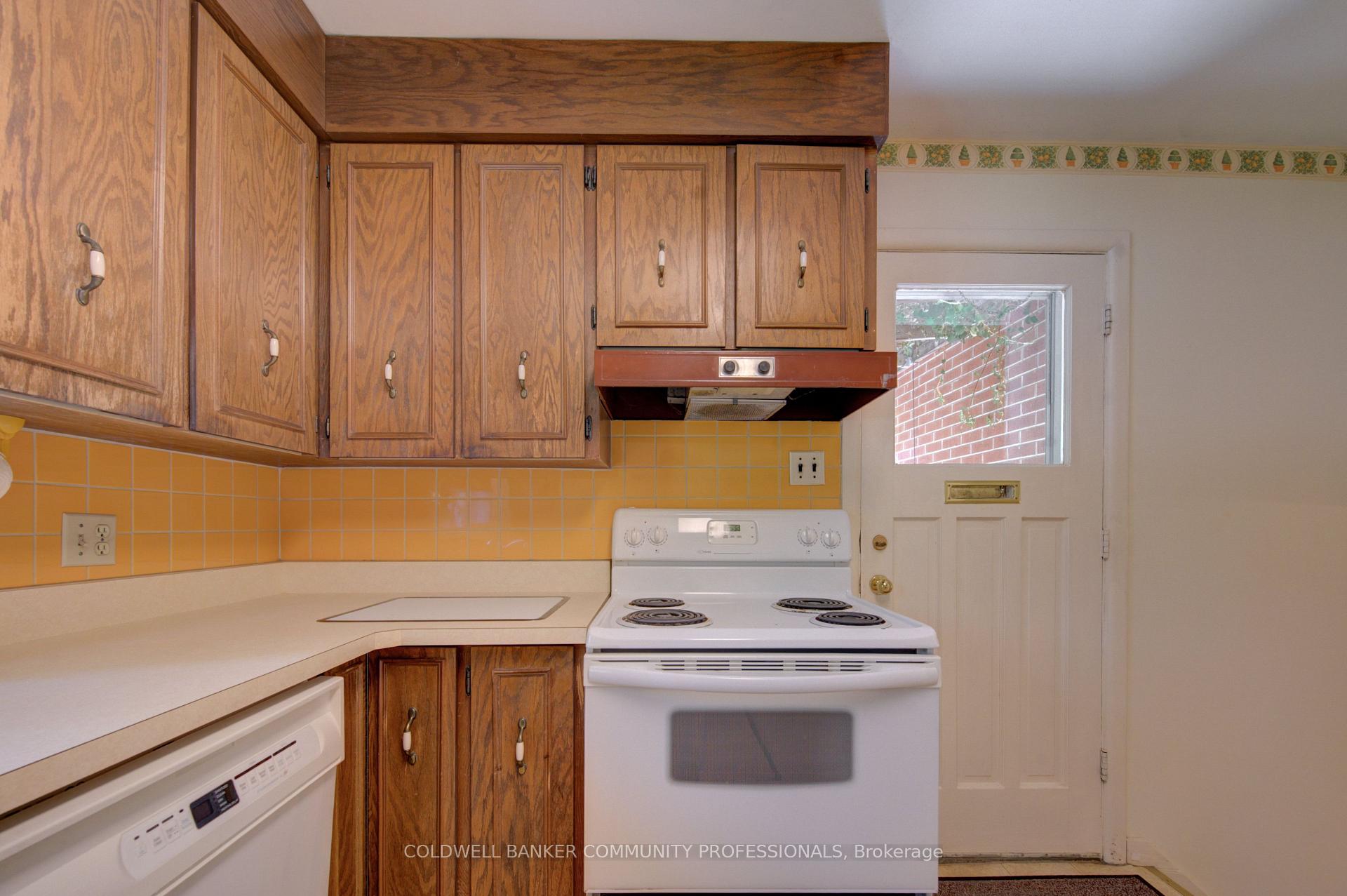 Photo 11 of 4 Mayfair Court, Hamilton, Dundas — HOMEH