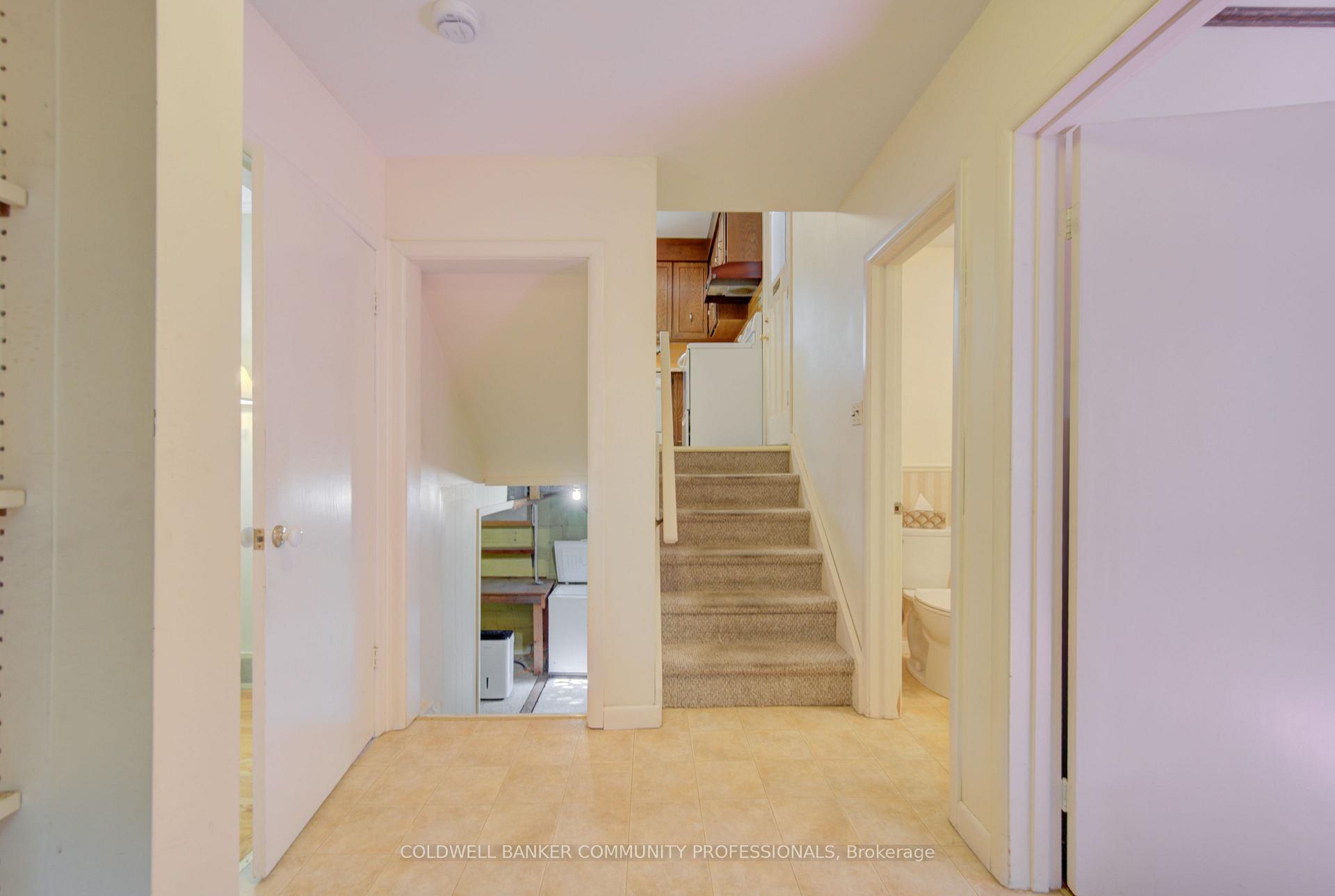 Photo 13 of 4 Mayfair Court, Hamilton, Dundas — HOMEH