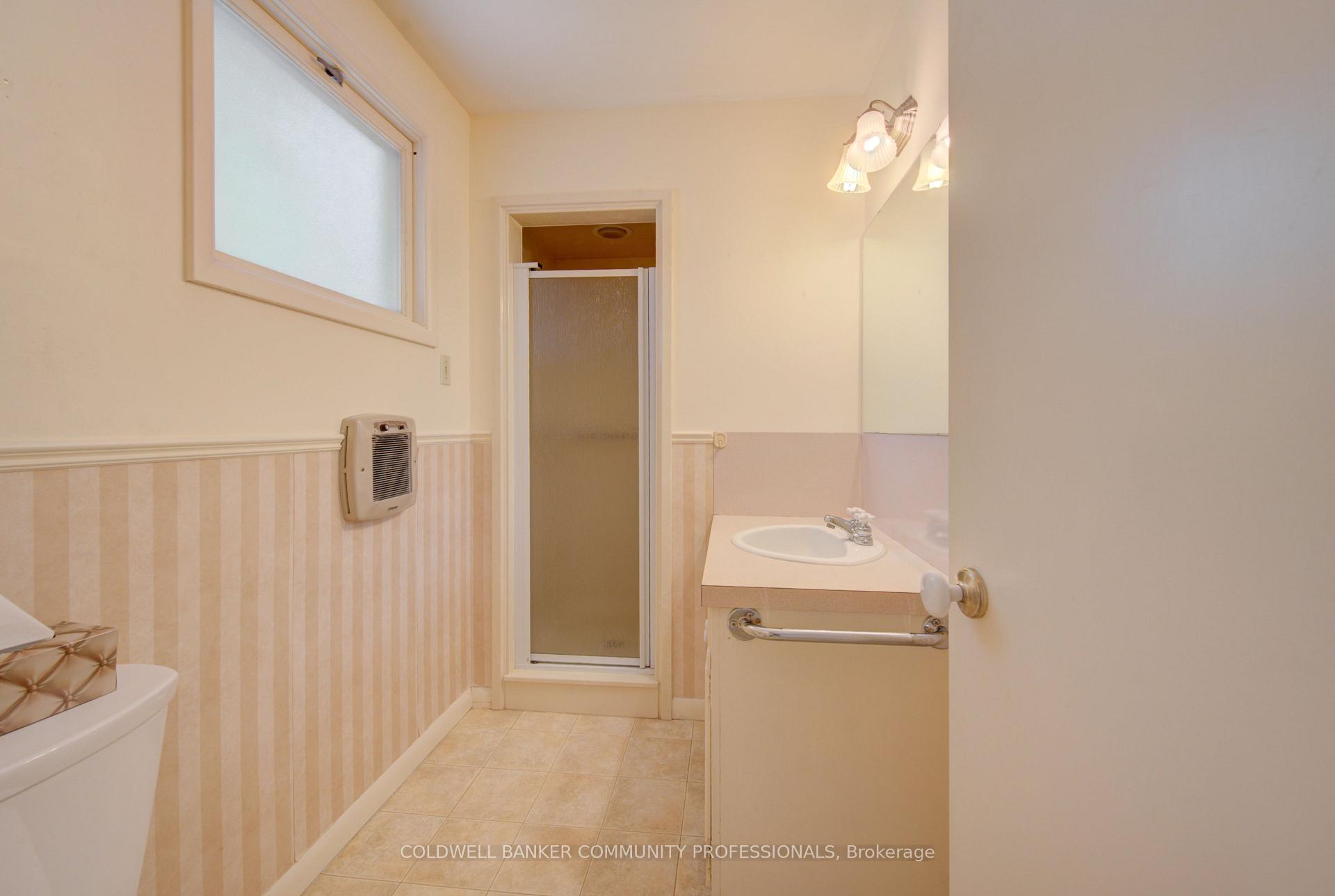 Photo 15 of 4 Mayfair Court, Hamilton, Dundas — HOMEH