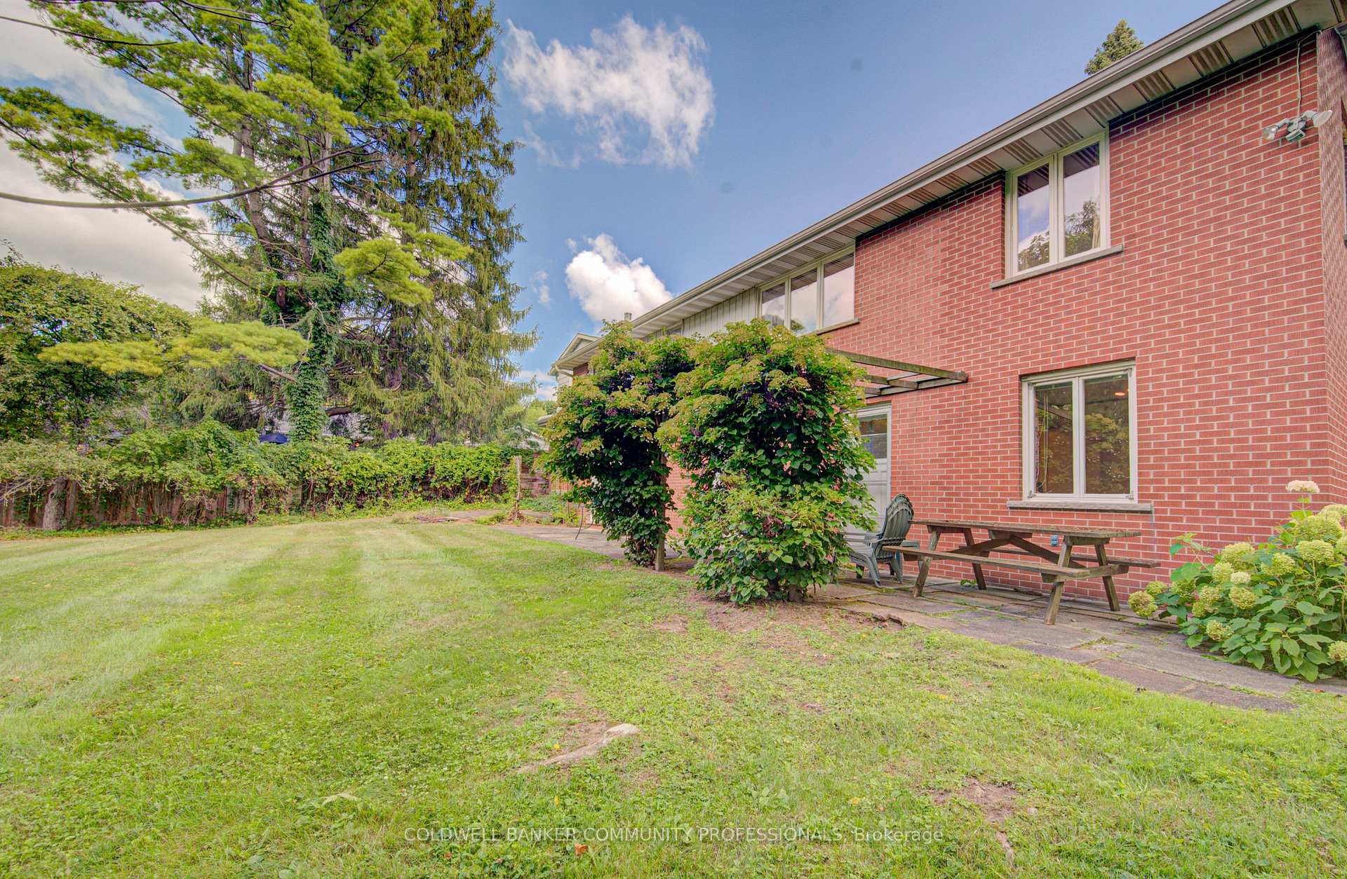 Photo 39 of 4 Mayfair Court, Hamilton, Dundas — HOMEH
