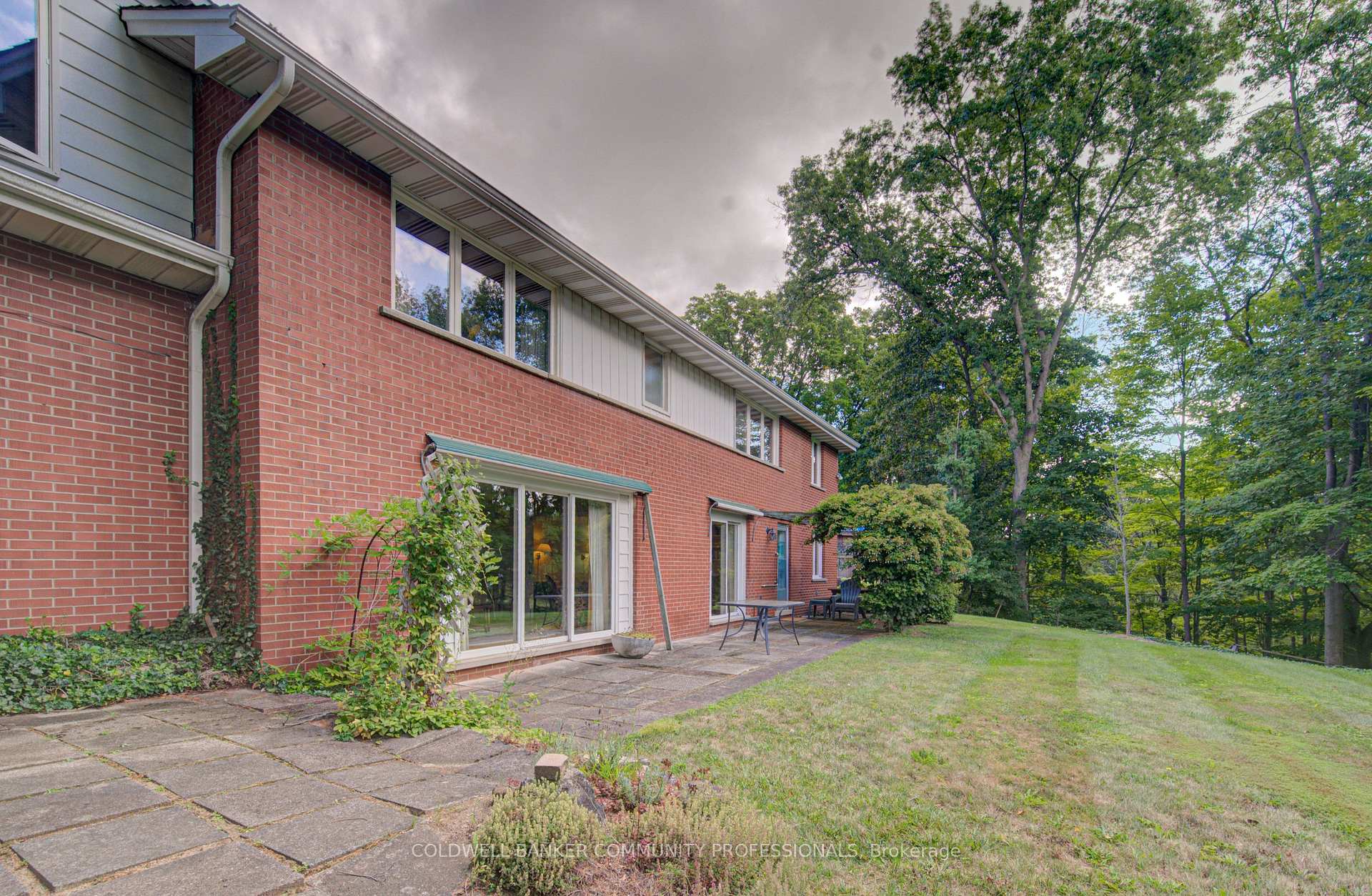 Photo 40 of 4 Mayfair Court, Hamilton, Dundas — HOMEH