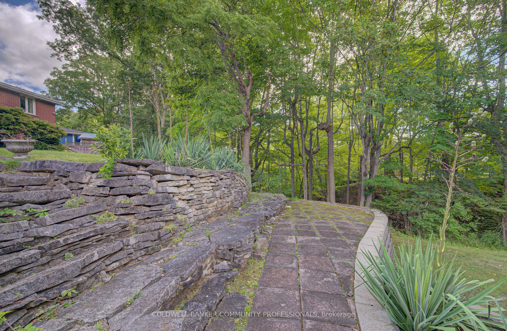 Photo 42 of 4 Mayfair Court, Hamilton, Dundas — HOMEH
