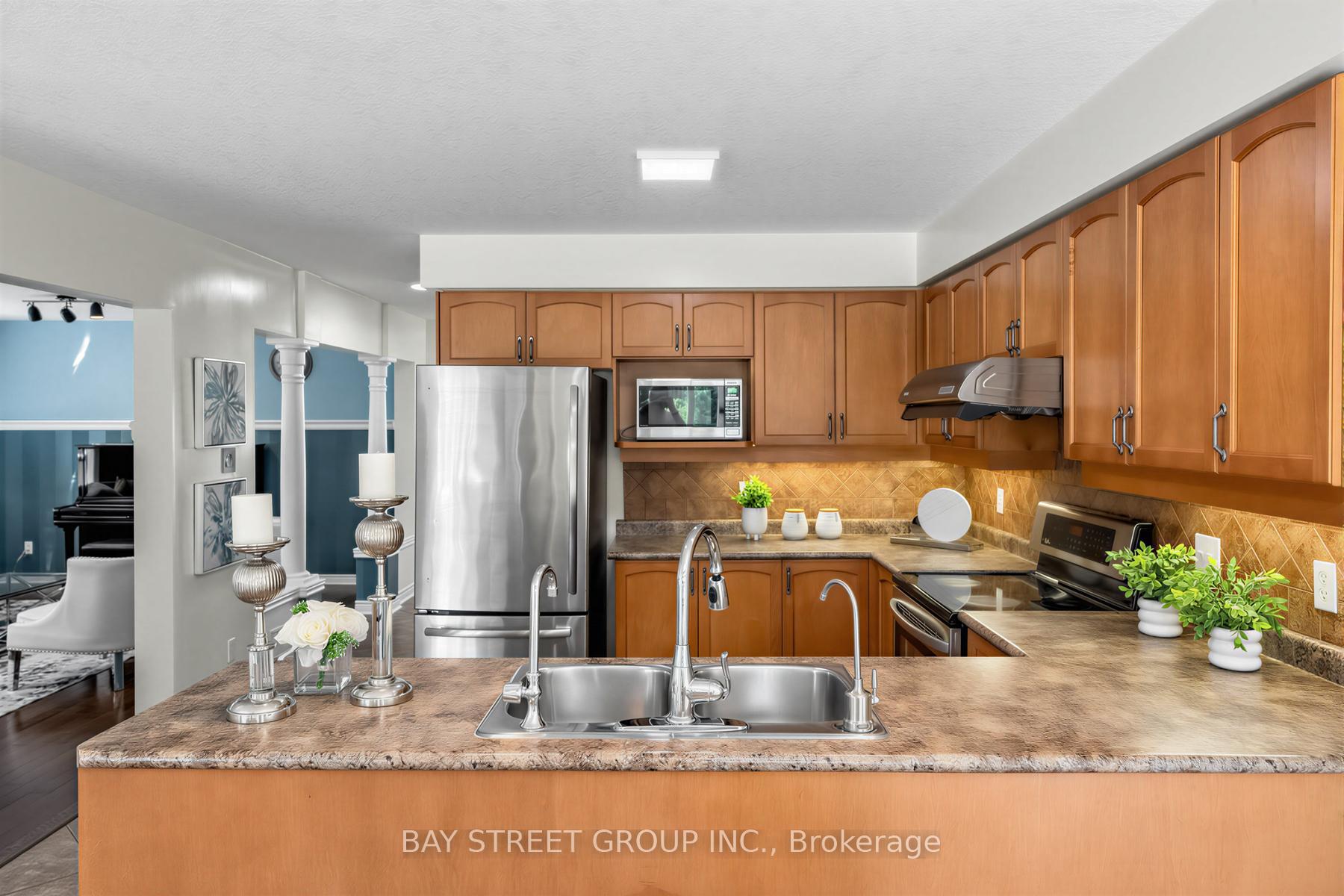 Photo 10 of 63 Dubrick Crescent, Kitchener, Larentian West — HOMEH