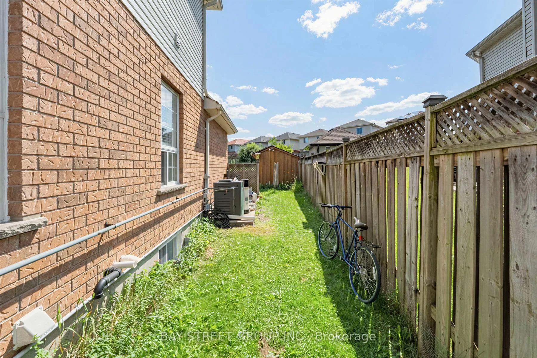 Photo 57 of 63 Dubrick Crescent, Kitchener, Larentian West — HOMEH