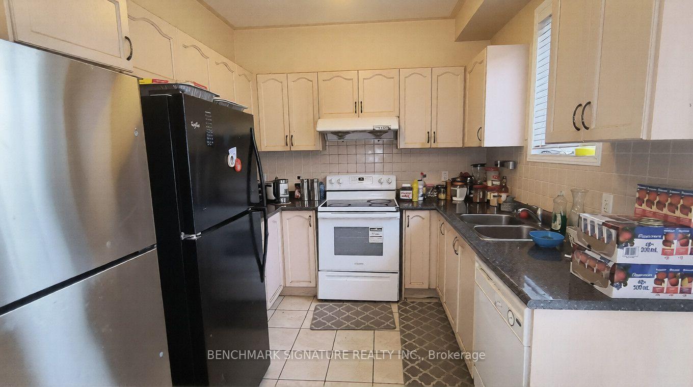 Photo 7 of 315 Elson Street, Markham, Cedarwood — HOMEH
