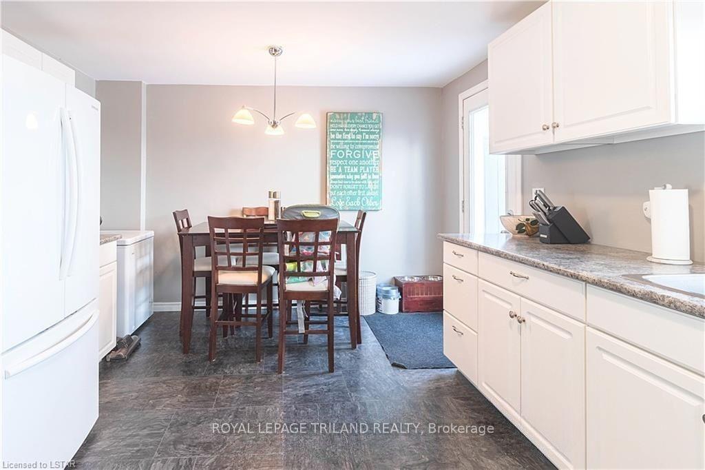 Photo 6 of 1441 Perth Avenue, London, East D — HOMEH