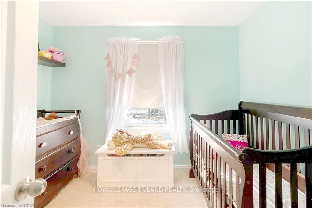 Photo 9 of 1441 Perth Avenue, London, East D — HOMEH