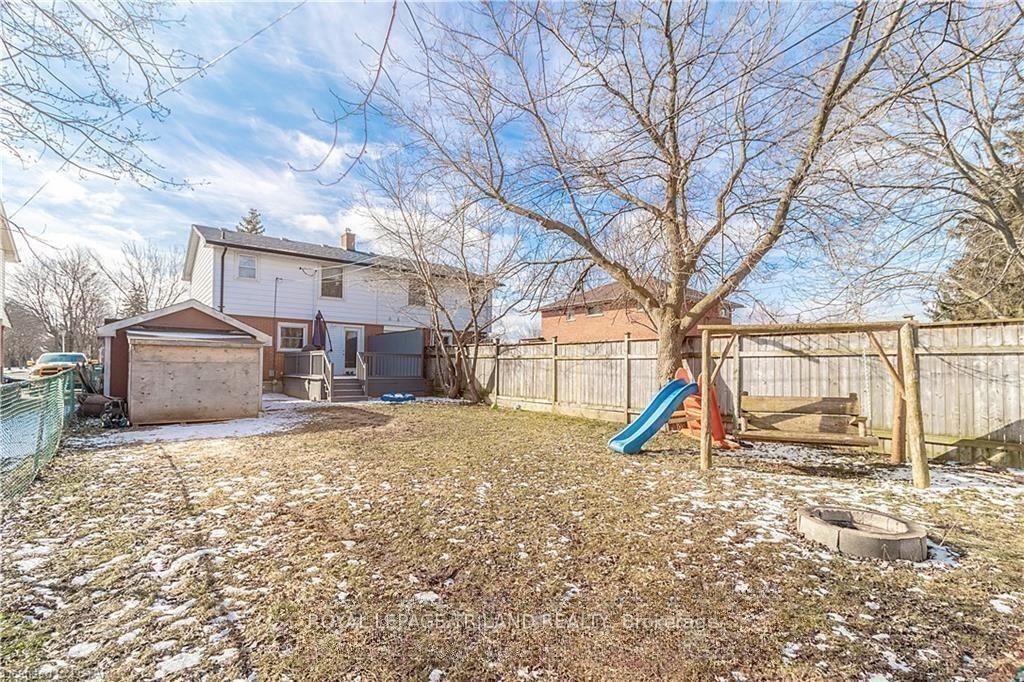 Photo 13 of 1441 Perth Avenue, London, East D — HOMEH