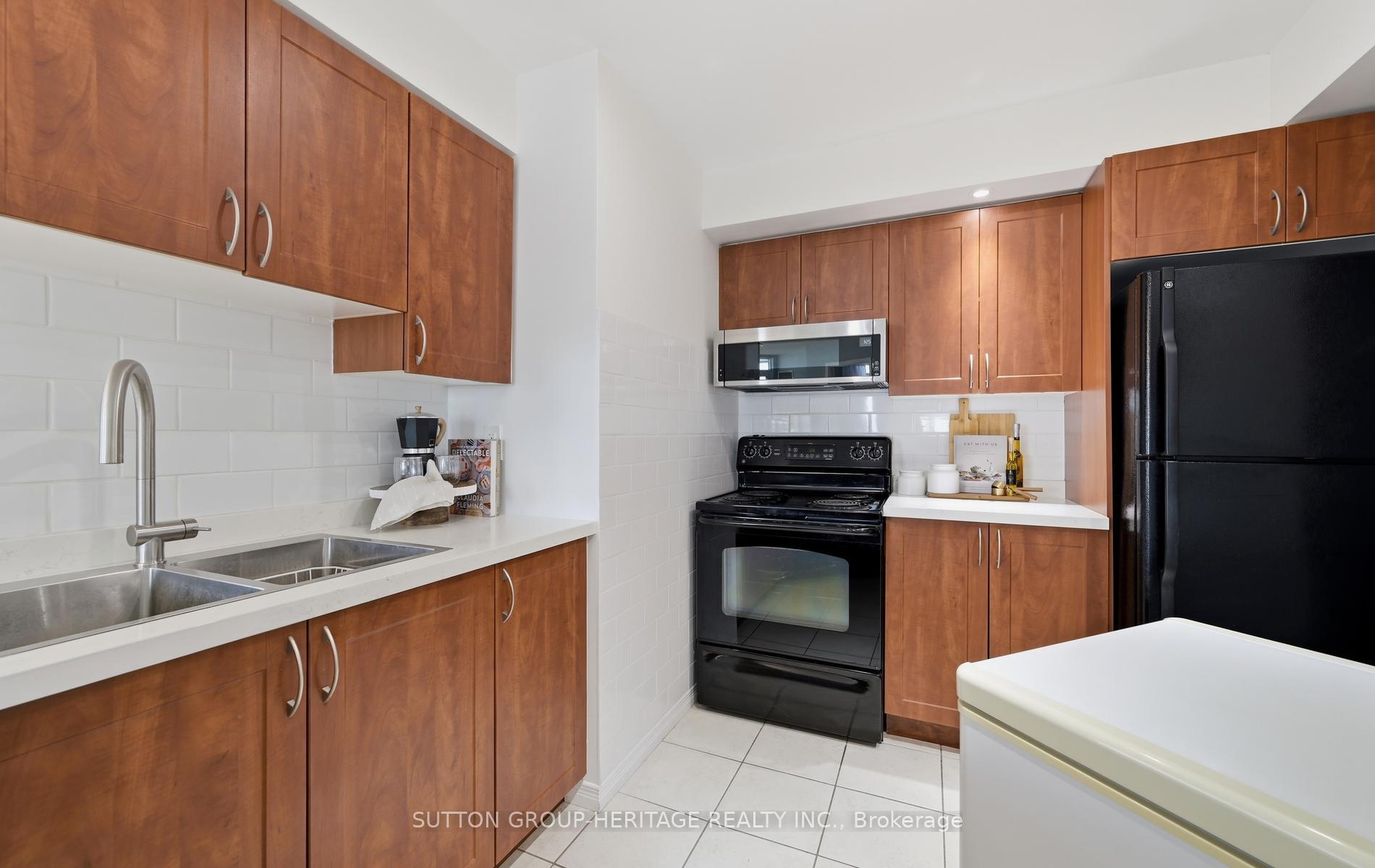 Photo 23 of Unit 902, 340 Watson Street W, Whitby, Port Whitby — HOMEH