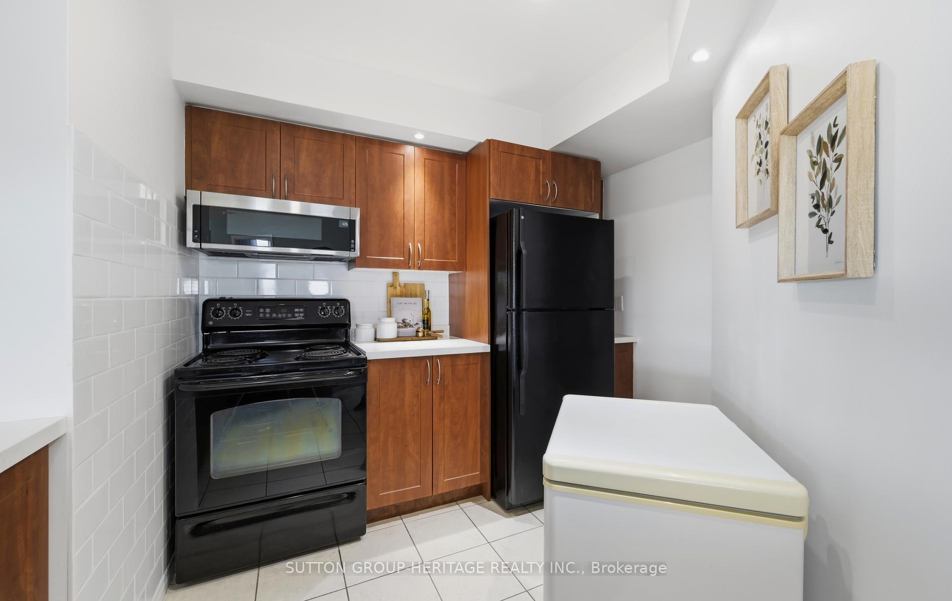 Photo 24 of Unit 902, 340 Watson Street W, Whitby, Port Whitby — HOMEH