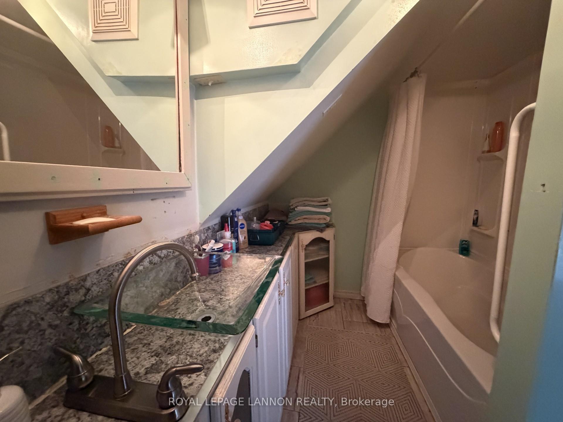 Photo 9 of 216 McIntyre Street, Thunder Bay, Court / Cumberland — HOMEH