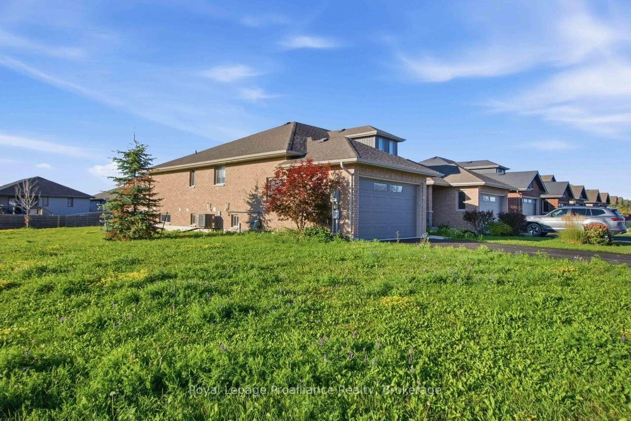 Photo 3 of 49 Hillside Meadow Drive, Quinte West, Murray Ward — HOMEH
