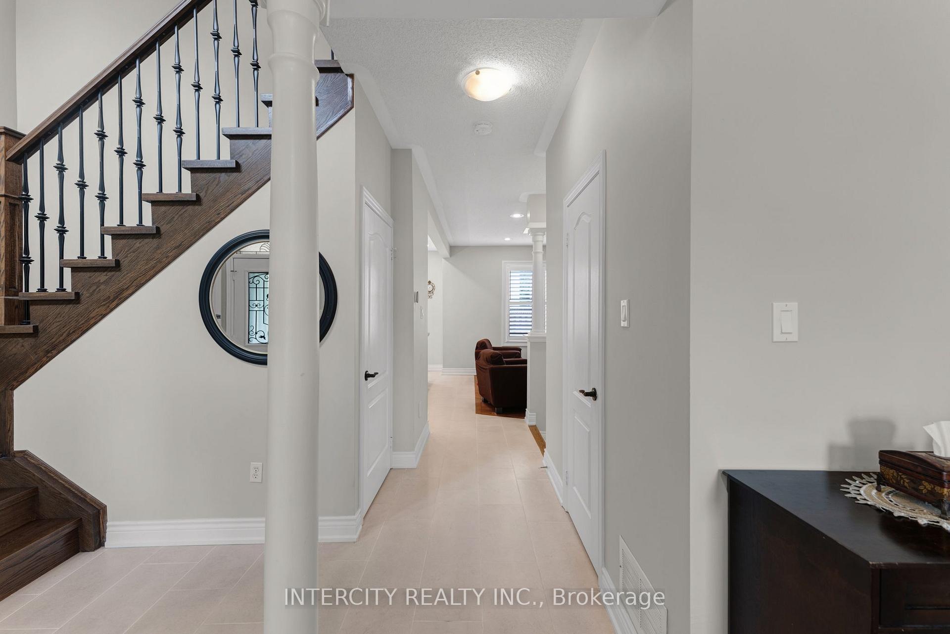Photo 7 of 37 Redfinch Crescent, Vaughan, Vellore Village — HOMEH