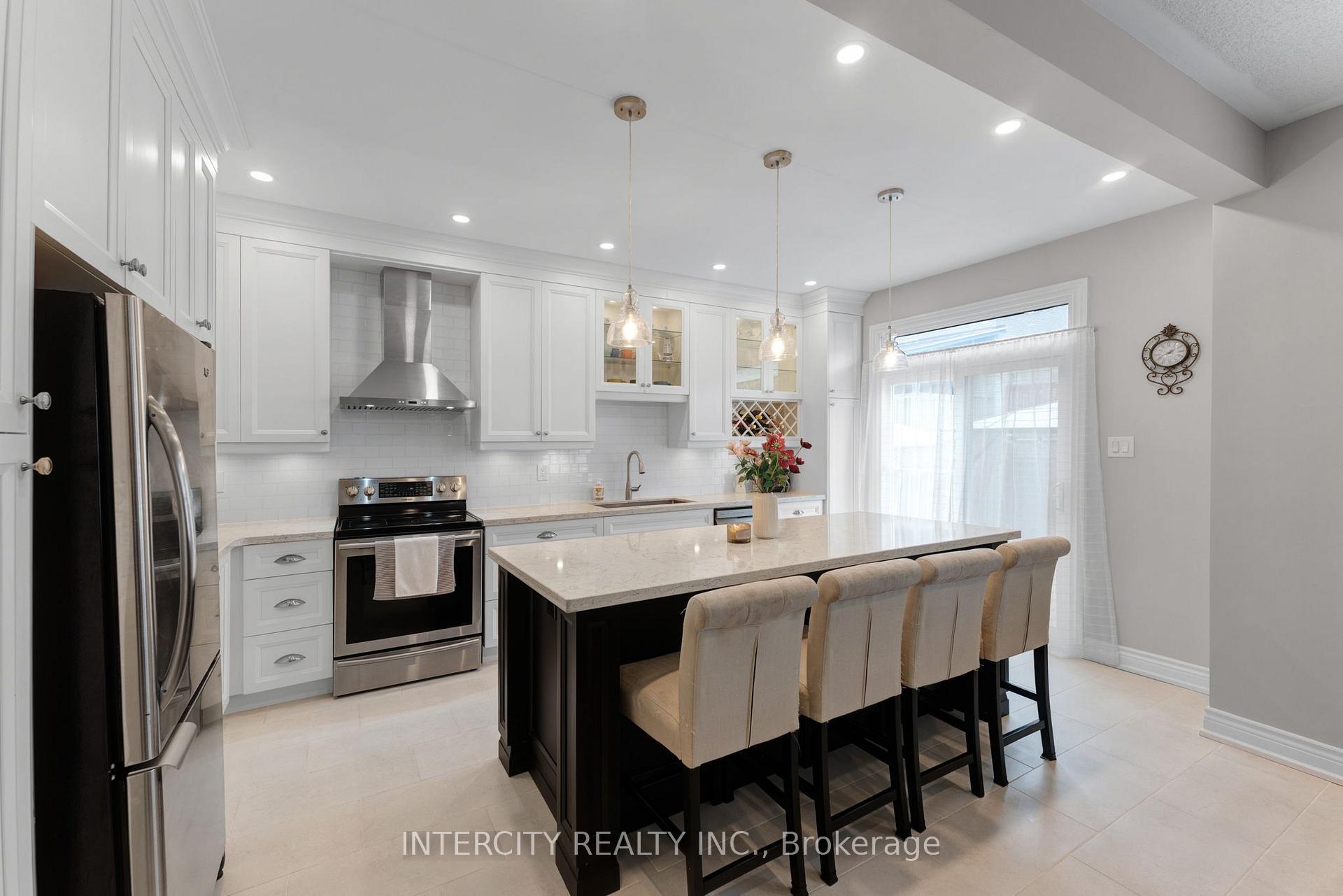 Photo 8 of 37 Redfinch Crescent, Vaughan, Vellore Village — HOMEH