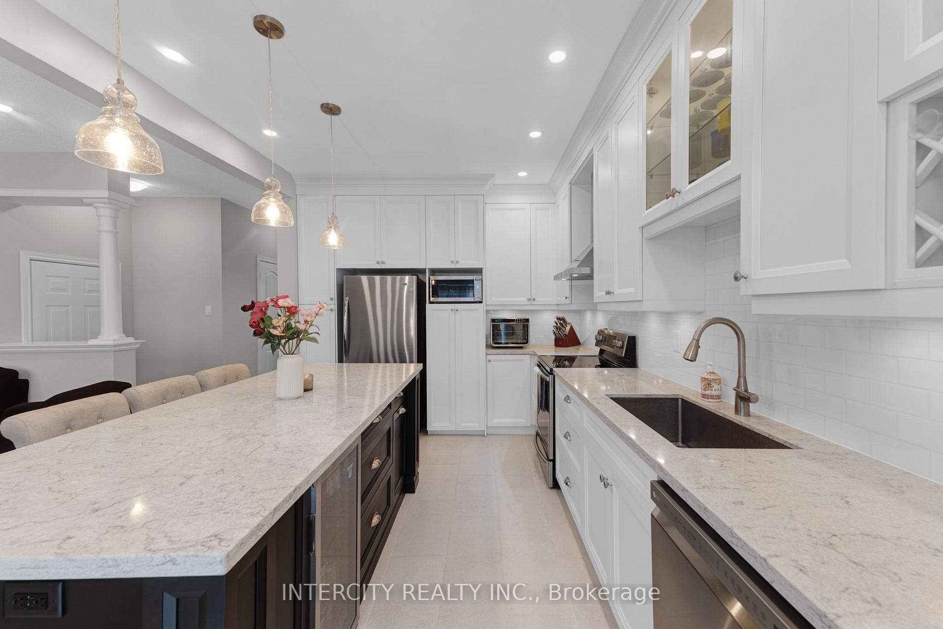 Photo 11 of 37 Redfinch Crescent, Vaughan, Vellore Village — HOMEH