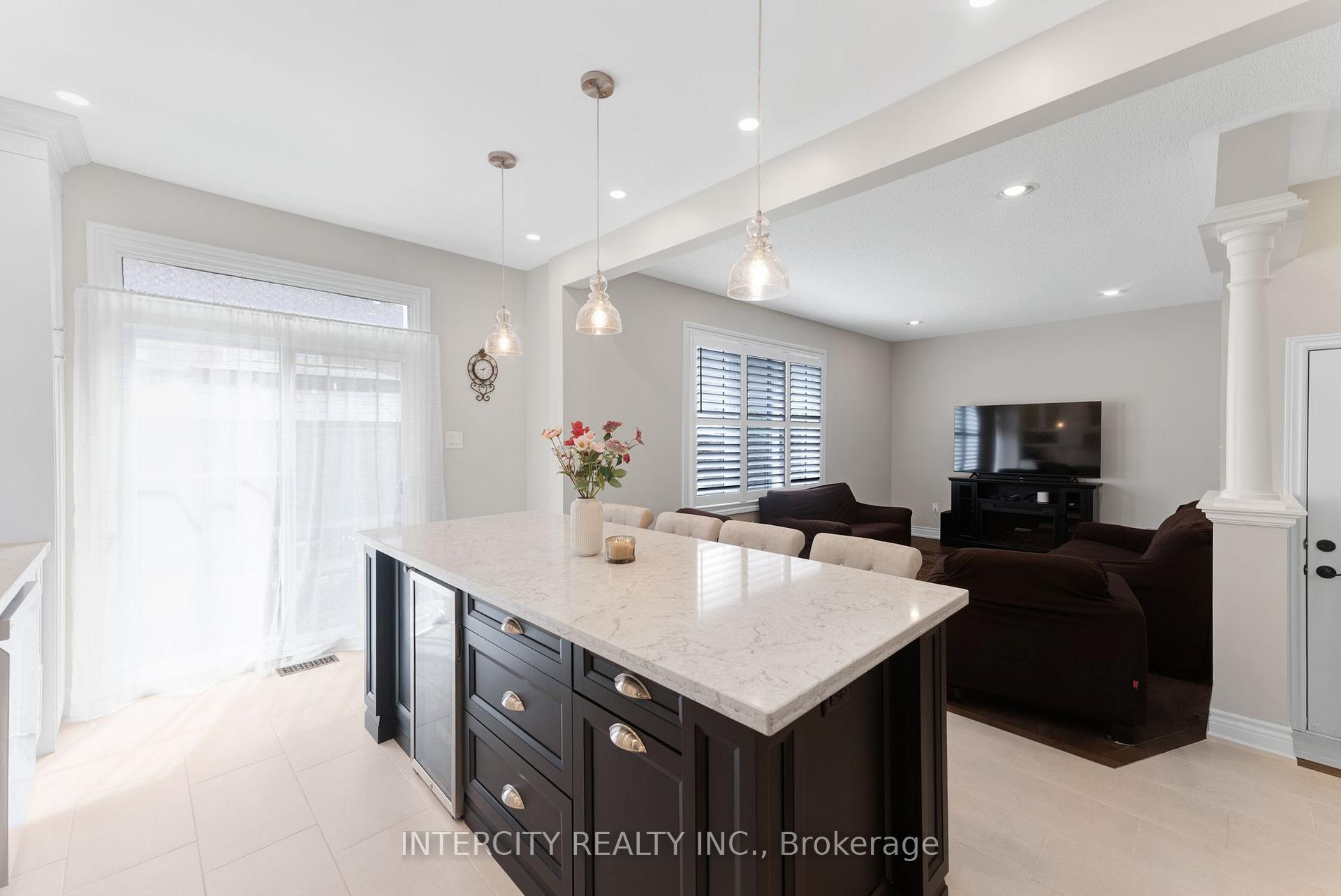 Photo 15 of 37 Redfinch Crescent, Vaughan, Vellore Village — HOMEH
