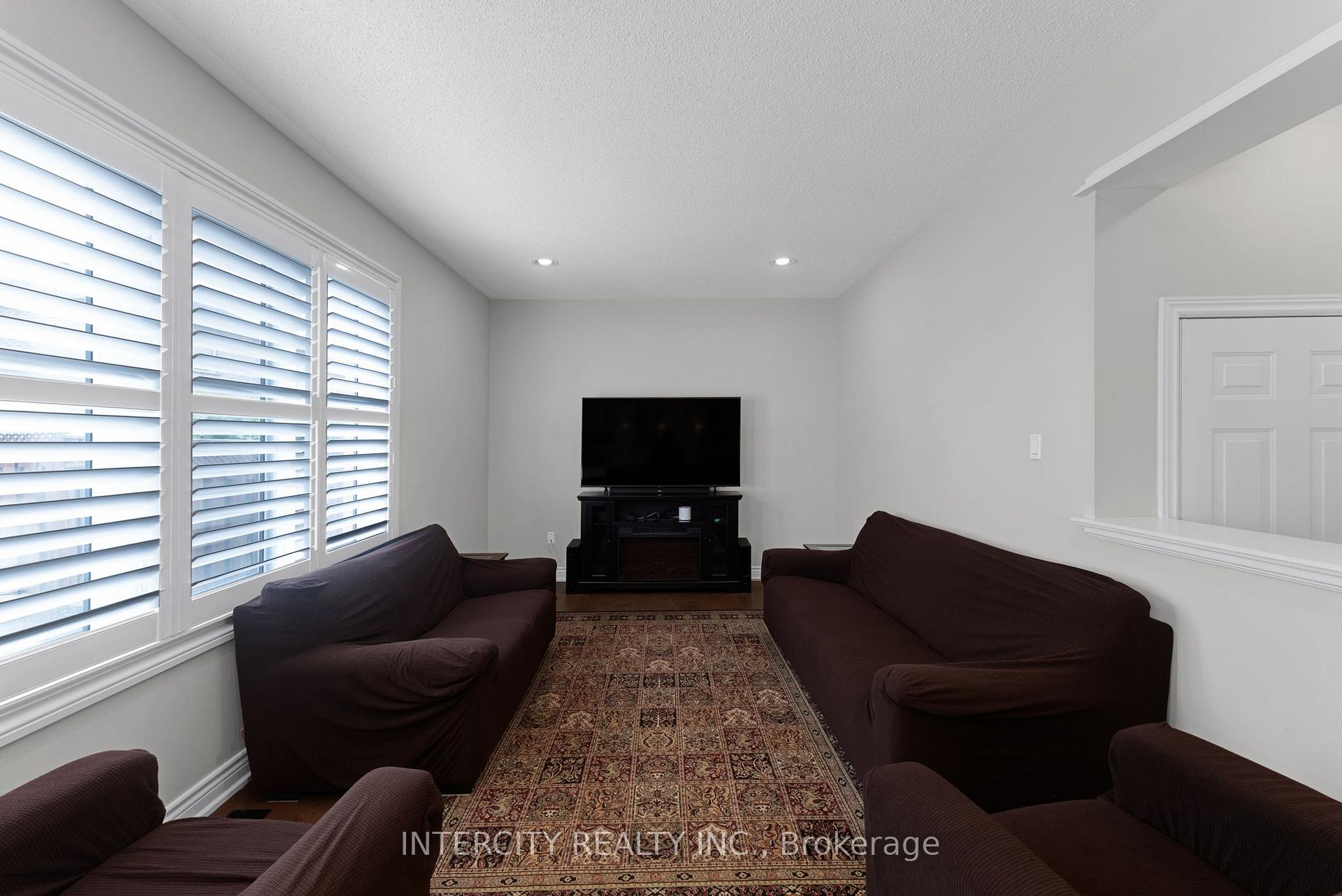Photo 16 of 37 Redfinch Crescent, Vaughan, Vellore Village — HOMEH