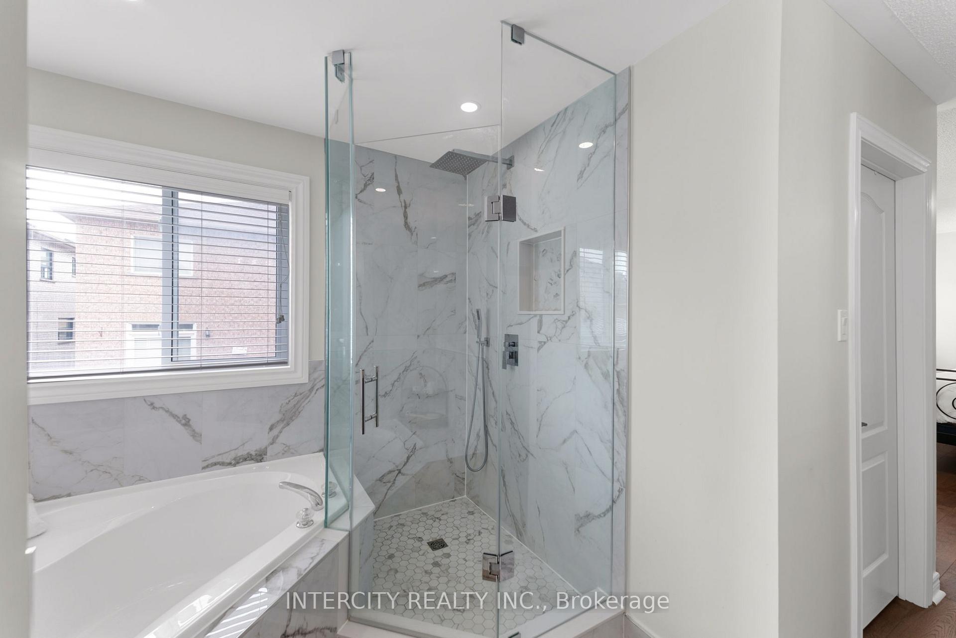 Photo 32 of 37 Redfinch Crescent, Vaughan, Vellore Village — HOMEH