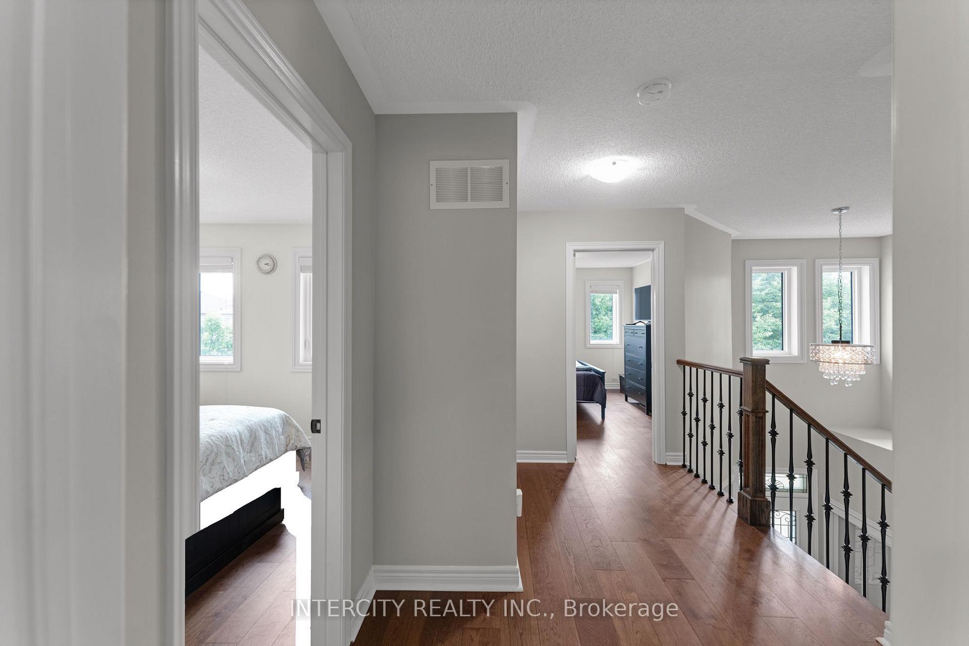 Photo 33 of 37 Redfinch Crescent, Vaughan, Vellore Village — HOMEH