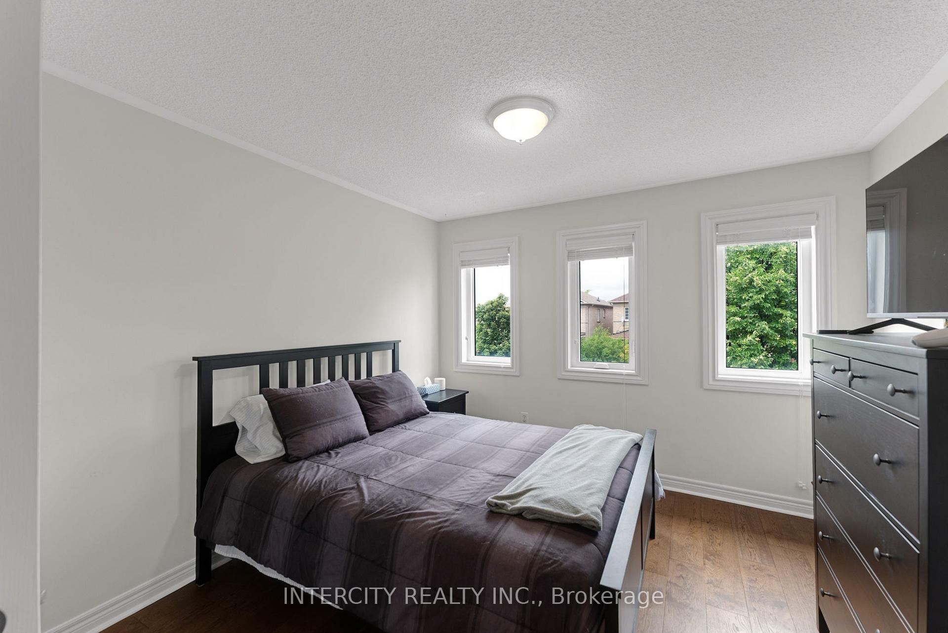 Photo 38 of 37 Redfinch Crescent, Vaughan, Vellore Village — HOMEH