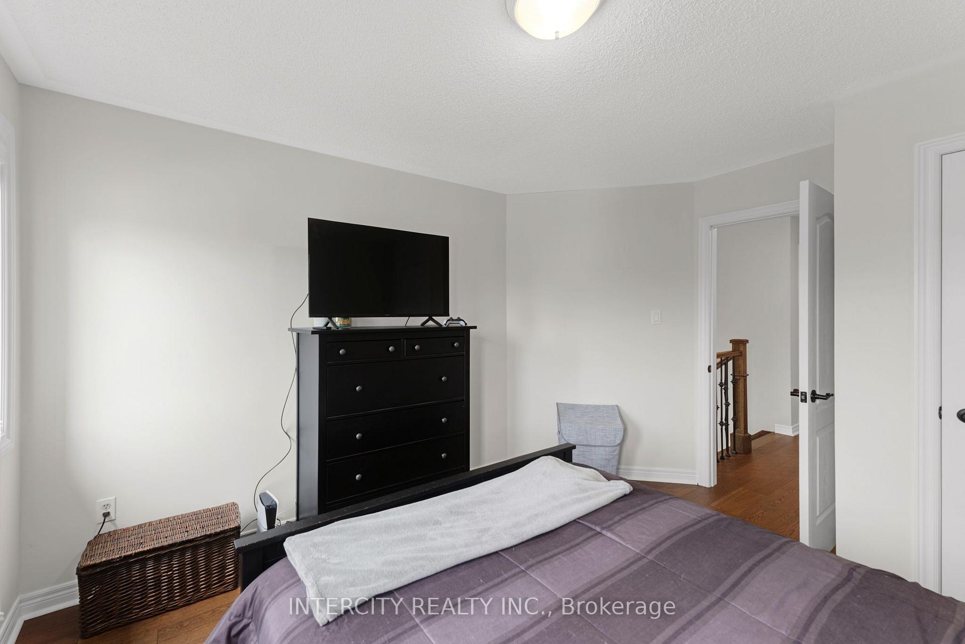 Photo 39 of 37 Redfinch Crescent, Vaughan, Vellore Village — HOMEH
