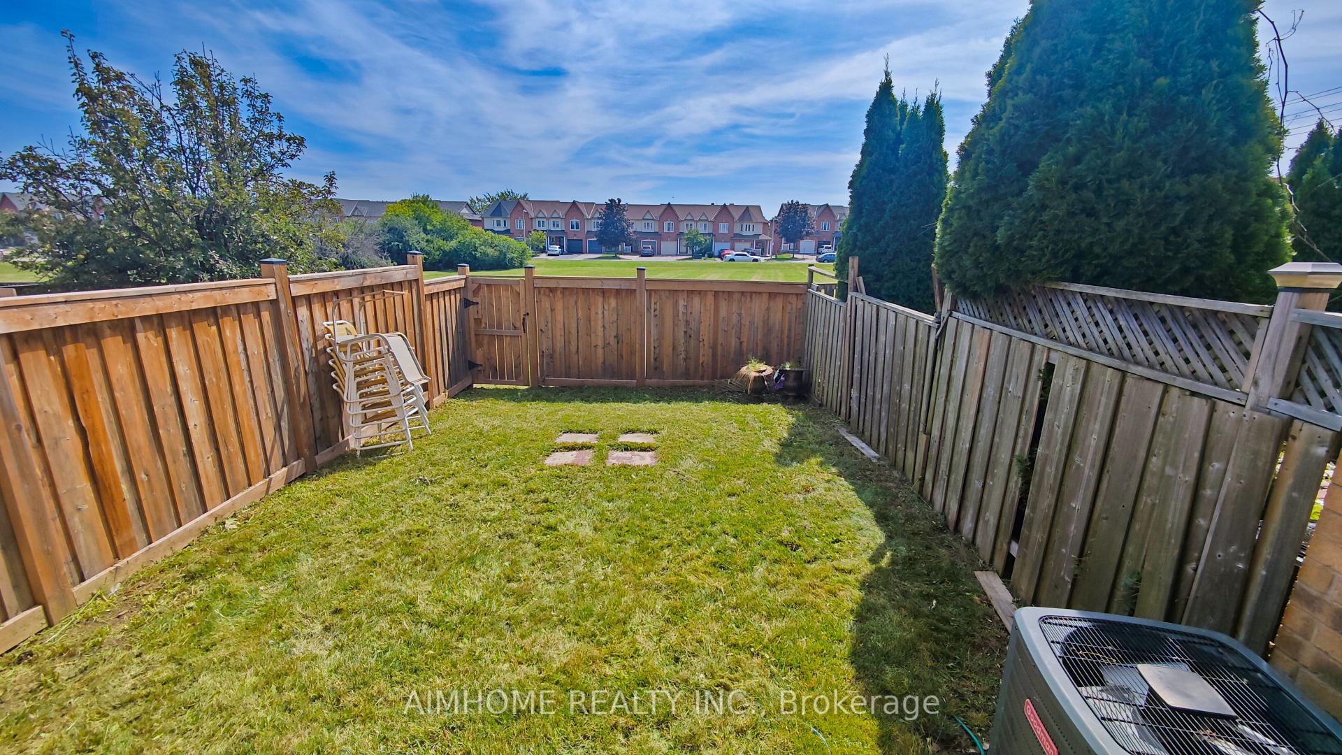 Photo 2 of 340 Kittridge Road, Oakville, Wedgewood Creek — HOMEH