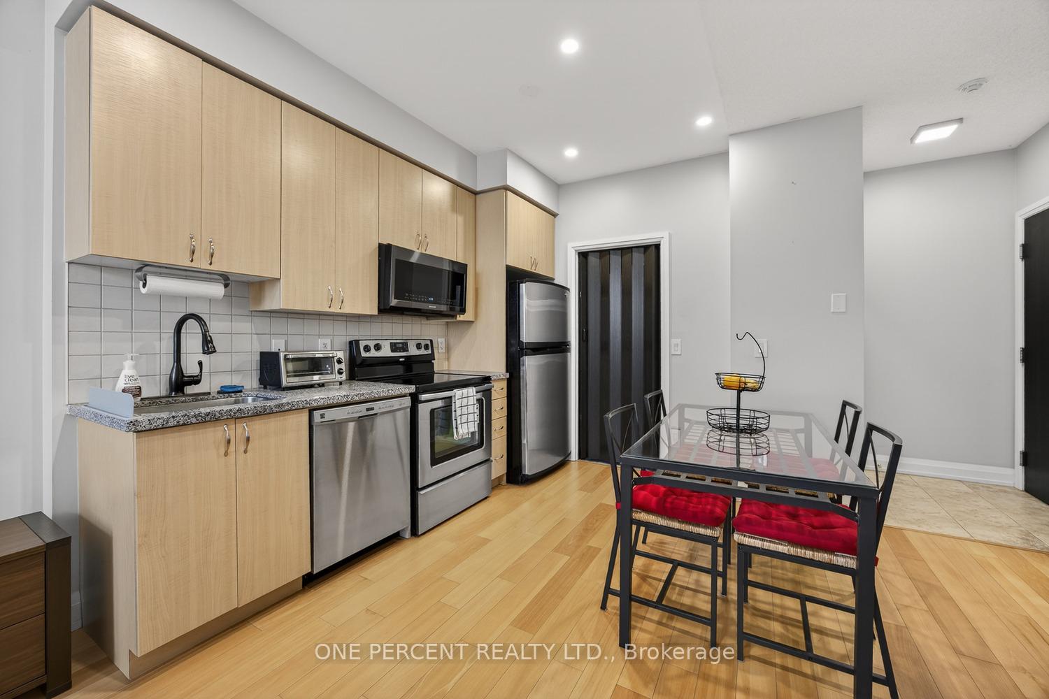 Photo 4 of Unit Ph11, 55 De Boers Drive, North York, York University Heights — HOMEH