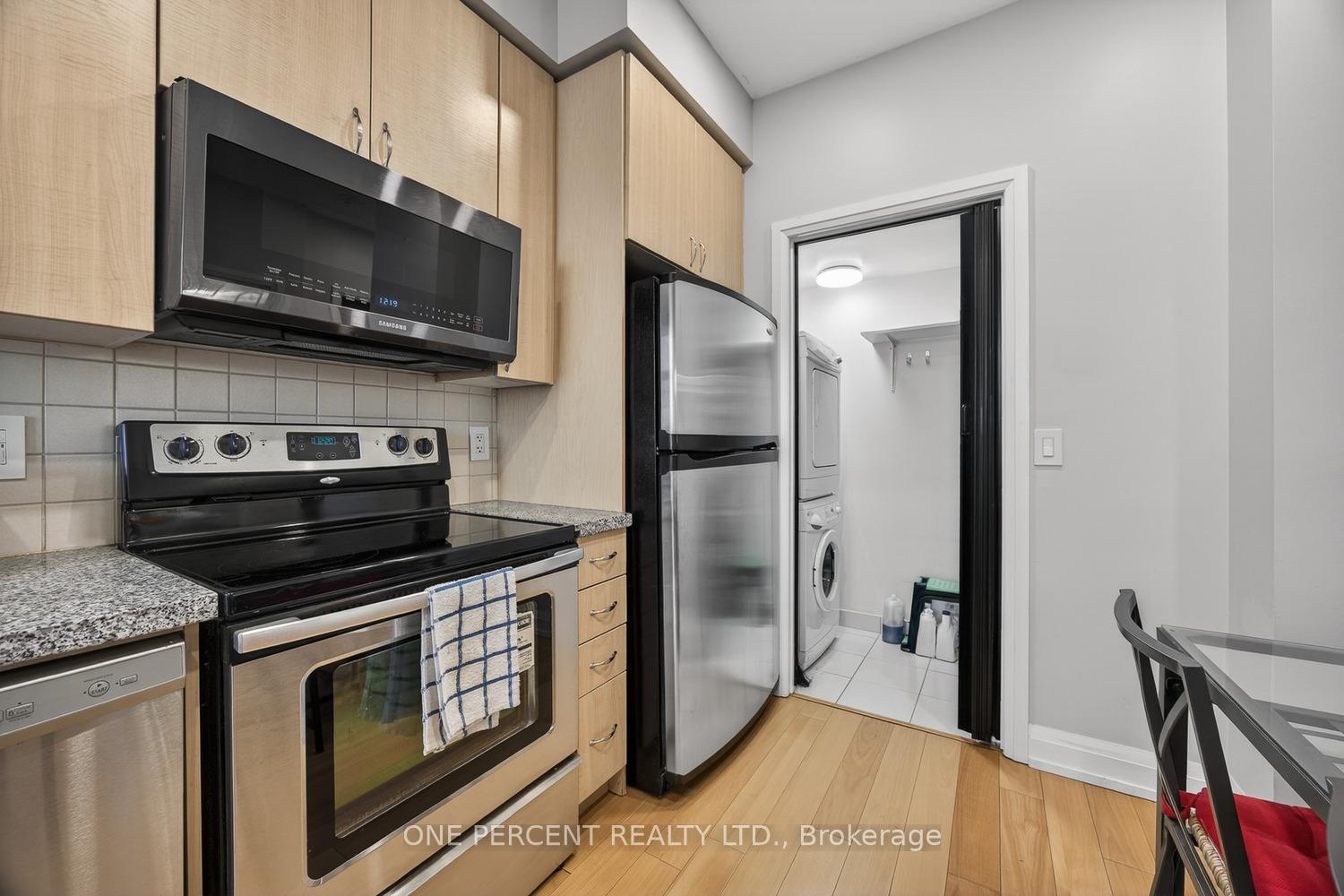 Photo 5 of Unit Ph11, 55 De Boers Drive, North York, York University Heights — HOMEH