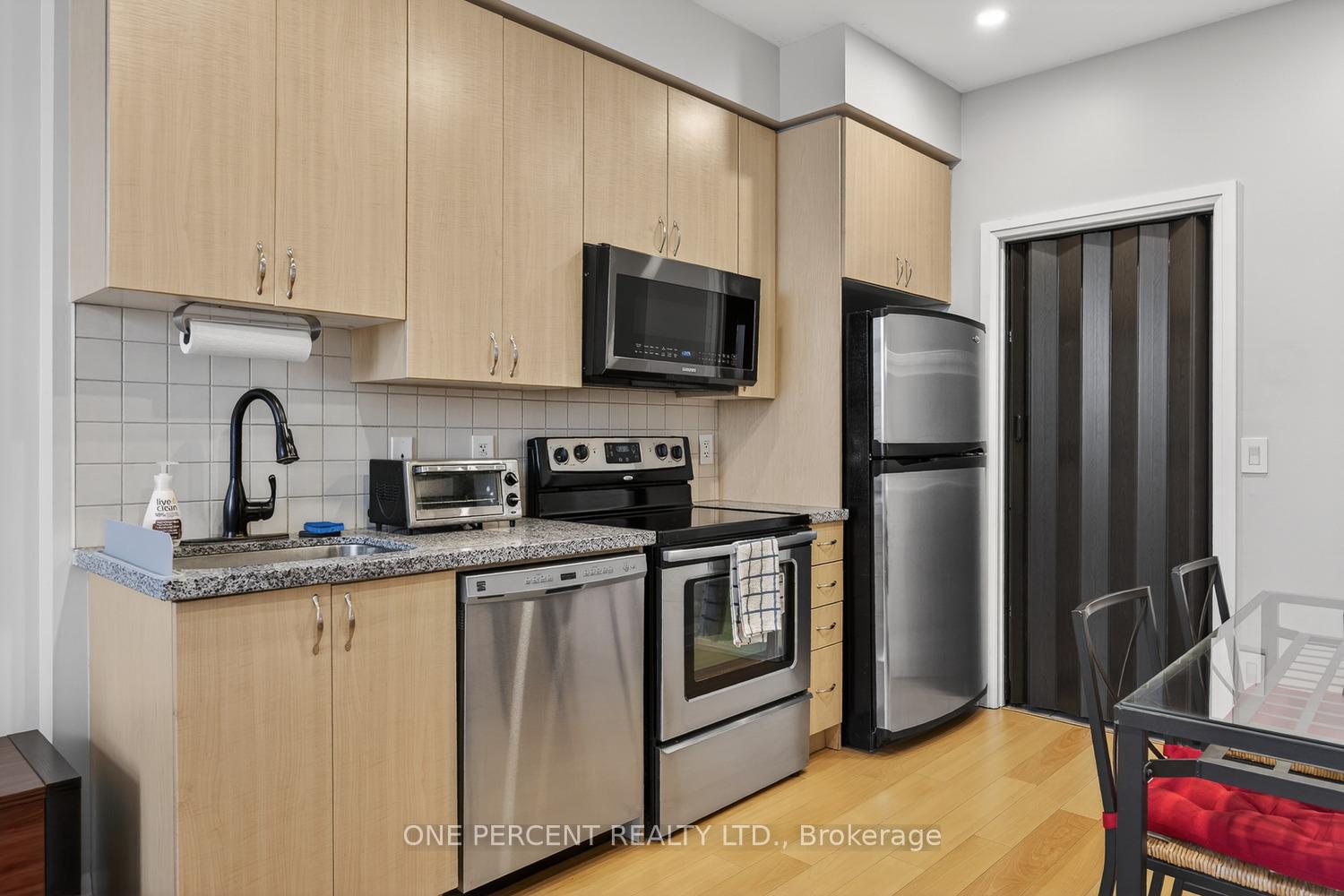 Photo 6 of Unit Ph11, 55 De Boers Drive, North York, York University Heights — HOMEH