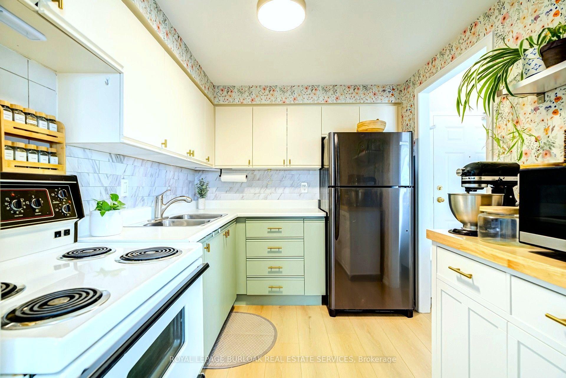 Photo 6 of Unit 804, 200 Limeridge Road W, Hamilton, Rolston — HOMEH