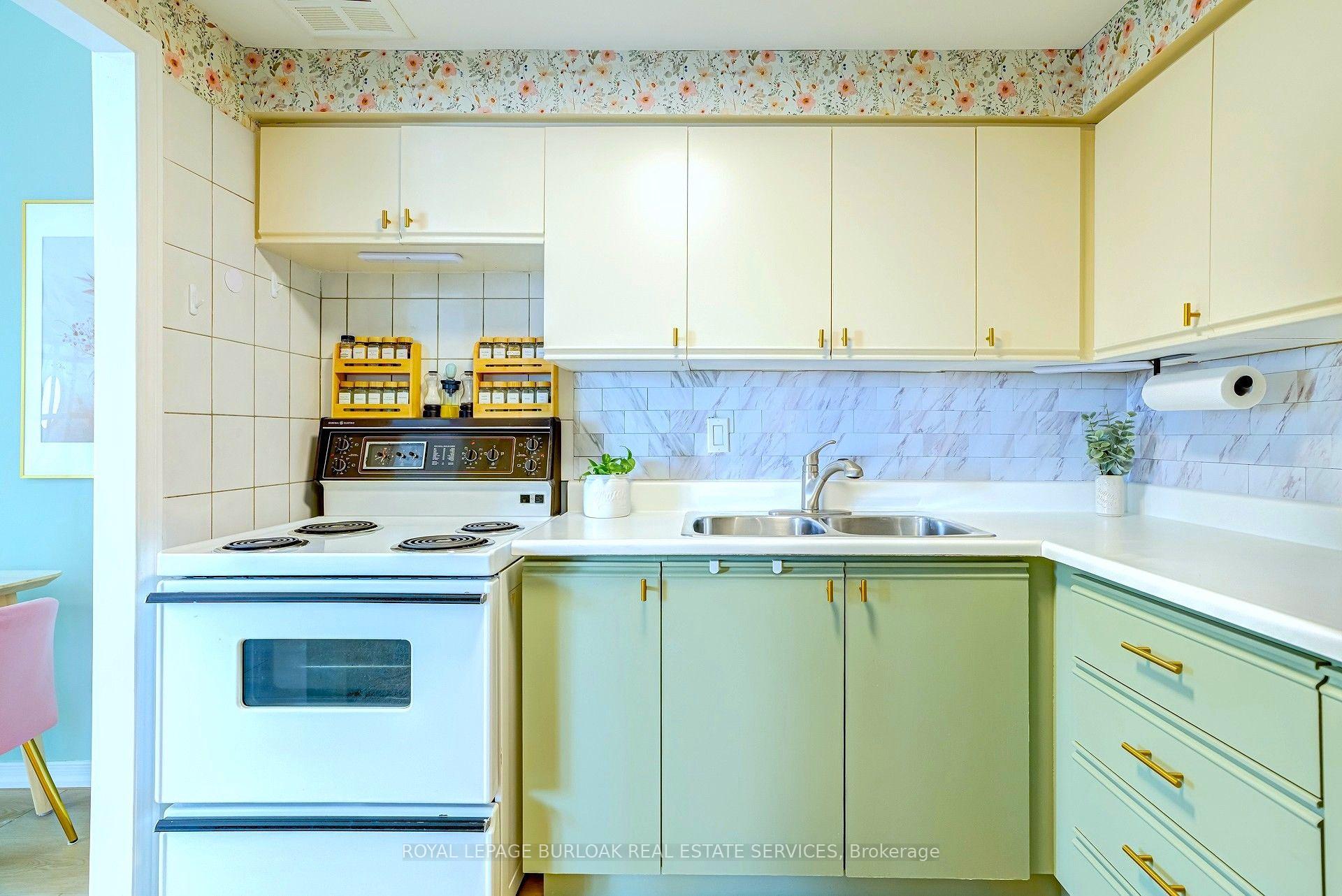 Photo 7 of Unit 804, 200 Limeridge Road W, Hamilton, Rolston — HOMEH