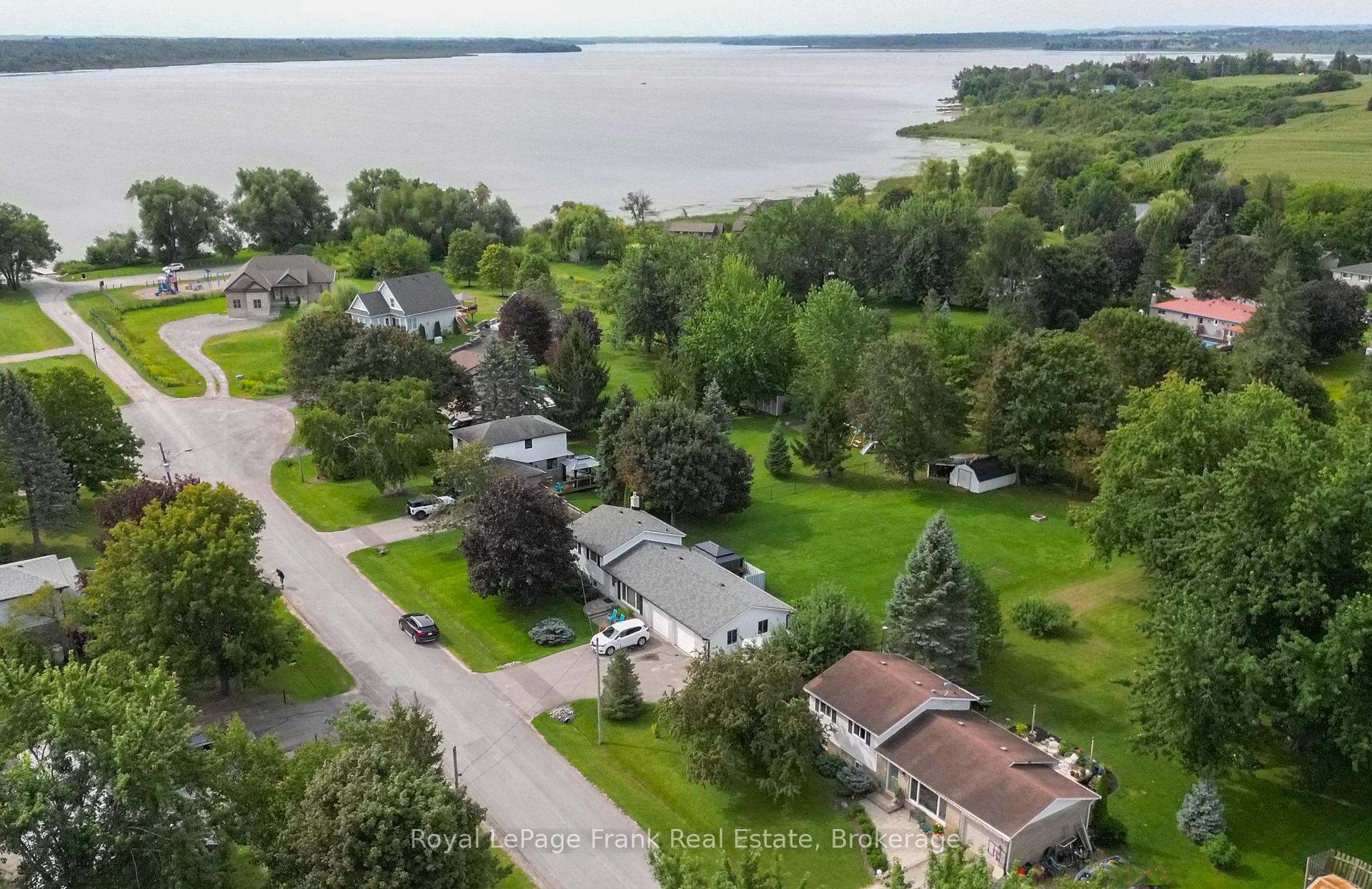 Photo 4 of 10 Chickadee Court, Kawartha Lakes, Mariposa — HOMEH