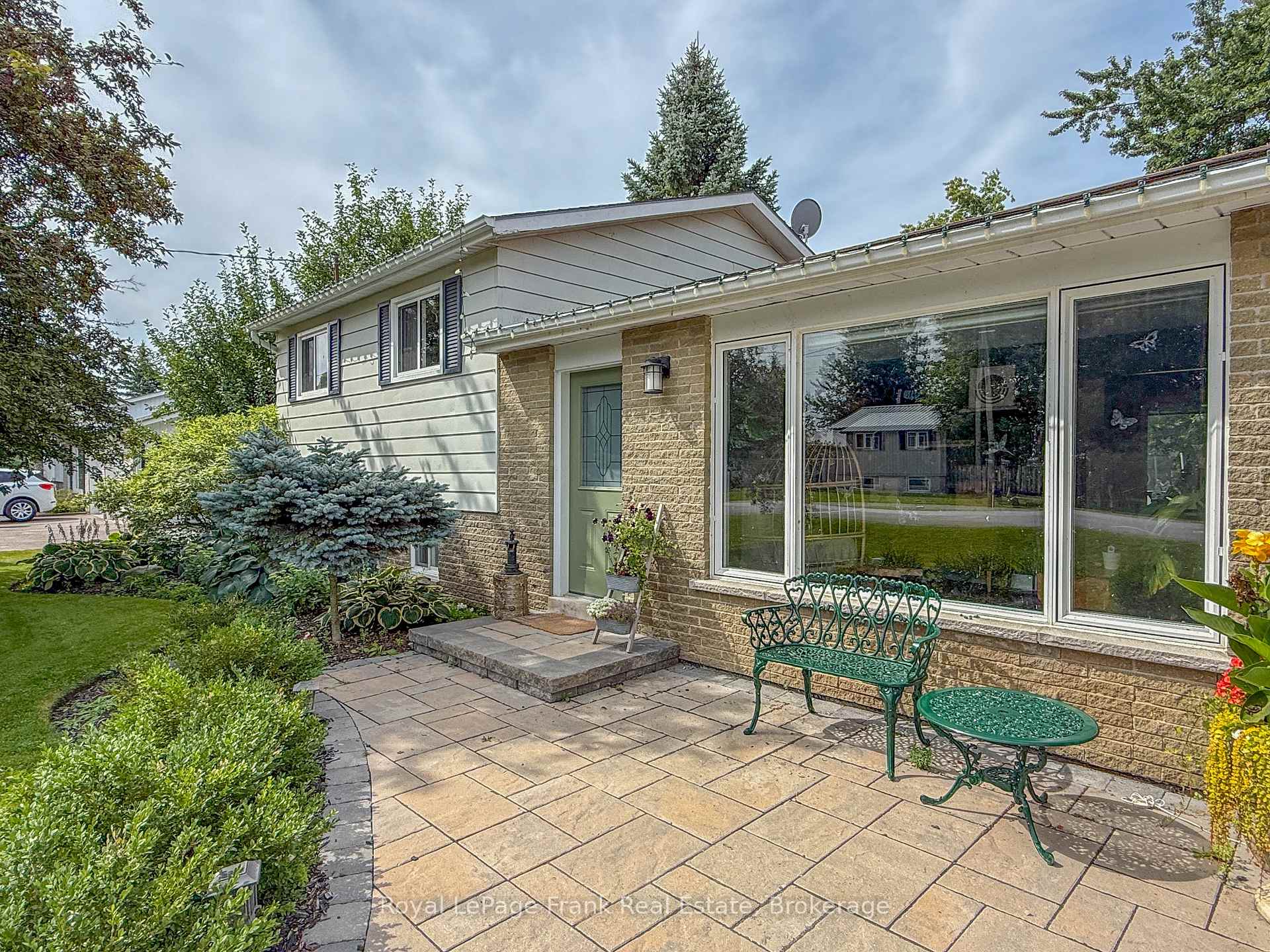 Photo 8 of 10 Chickadee Court, Kawartha Lakes, Mariposa — HOMEH