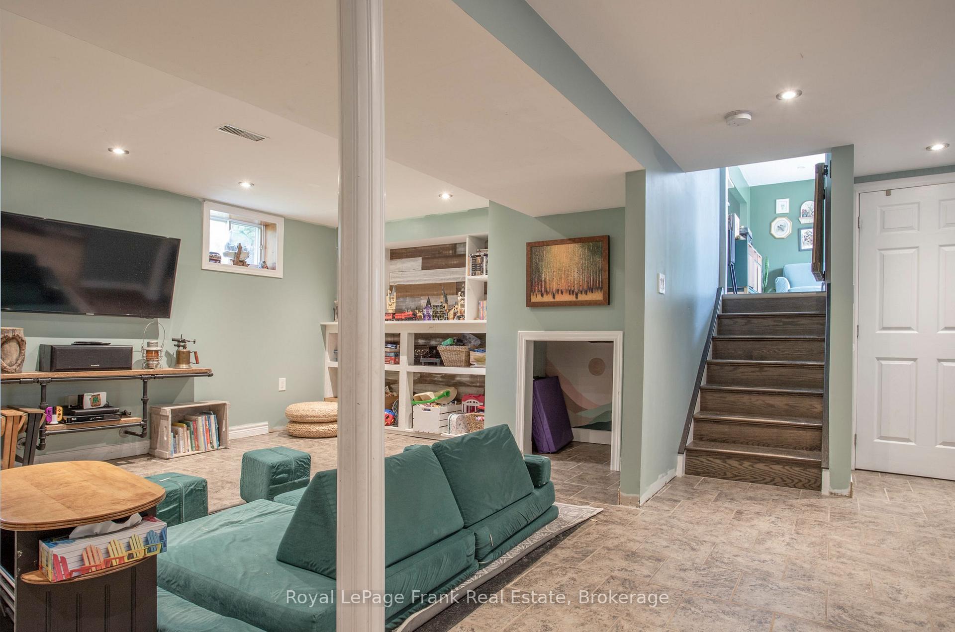 Photo 24 of 10 Chickadee Court, Kawartha Lakes, Mariposa — HOMEH