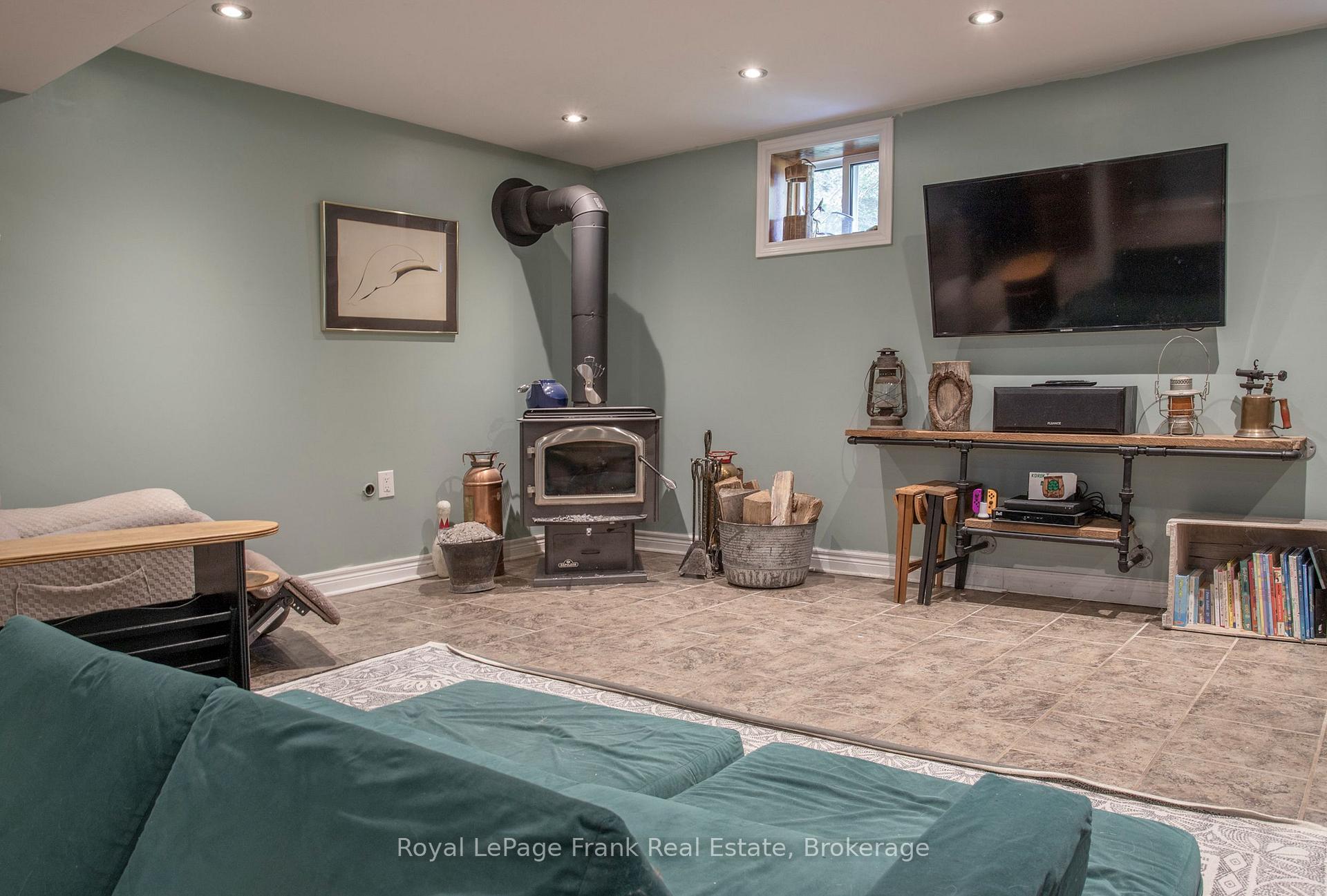 Photo 25 of 10 Chickadee Court, Kawartha Lakes, Mariposa — HOMEH