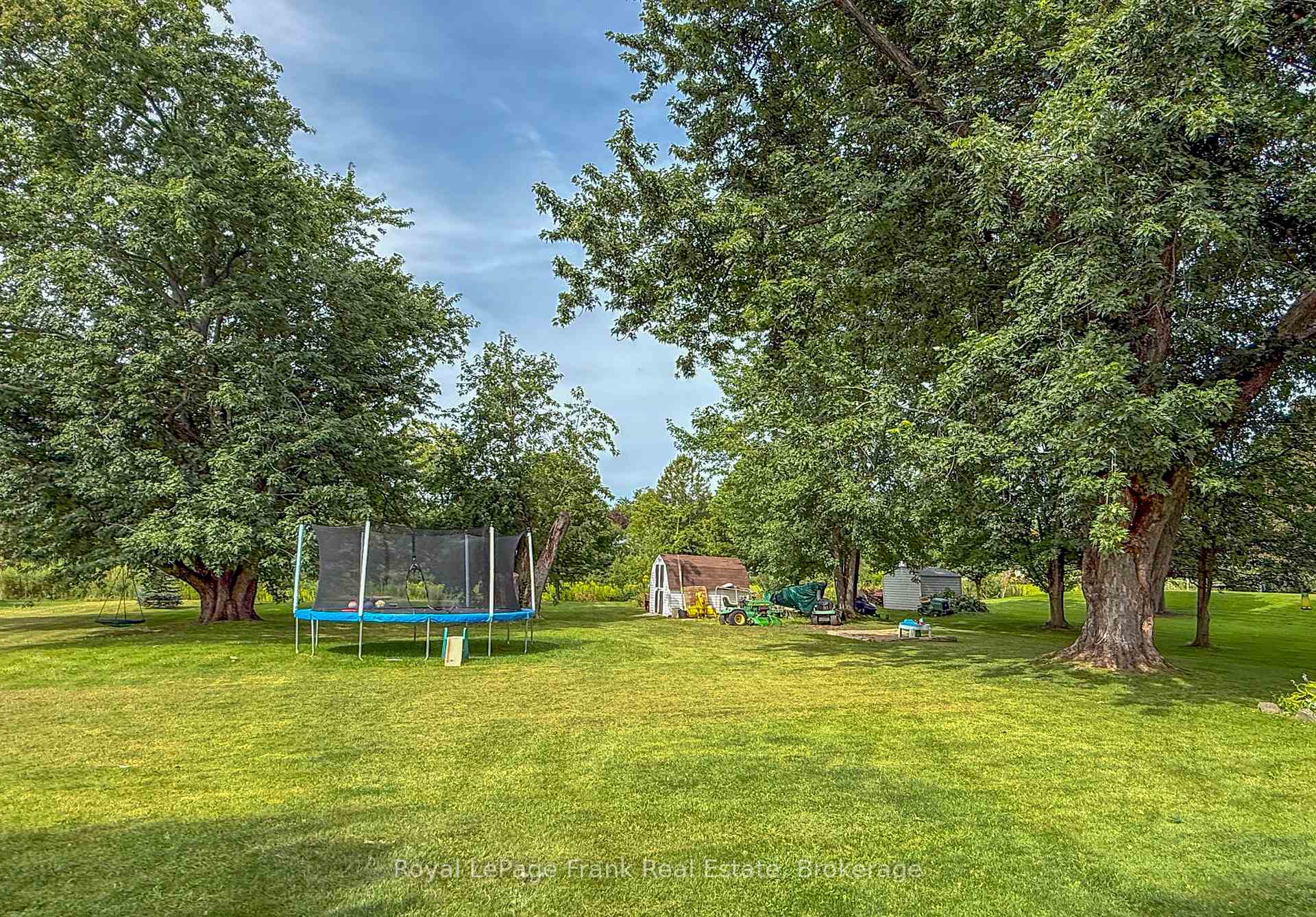 Photo 35 of 10 Chickadee Court, Kawartha Lakes, Mariposa — HOMEH