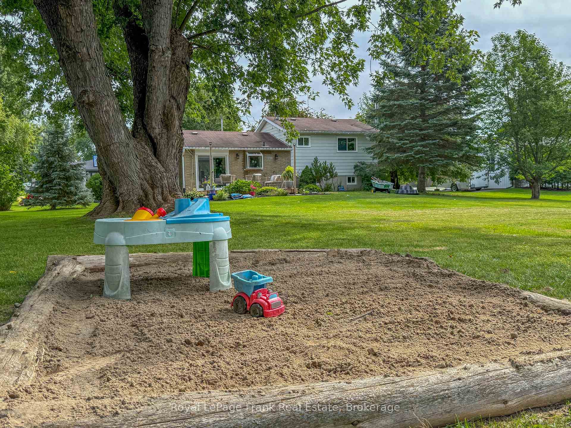 Photo 37 of 10 Chickadee Court, Kawartha Lakes, Mariposa — HOMEH