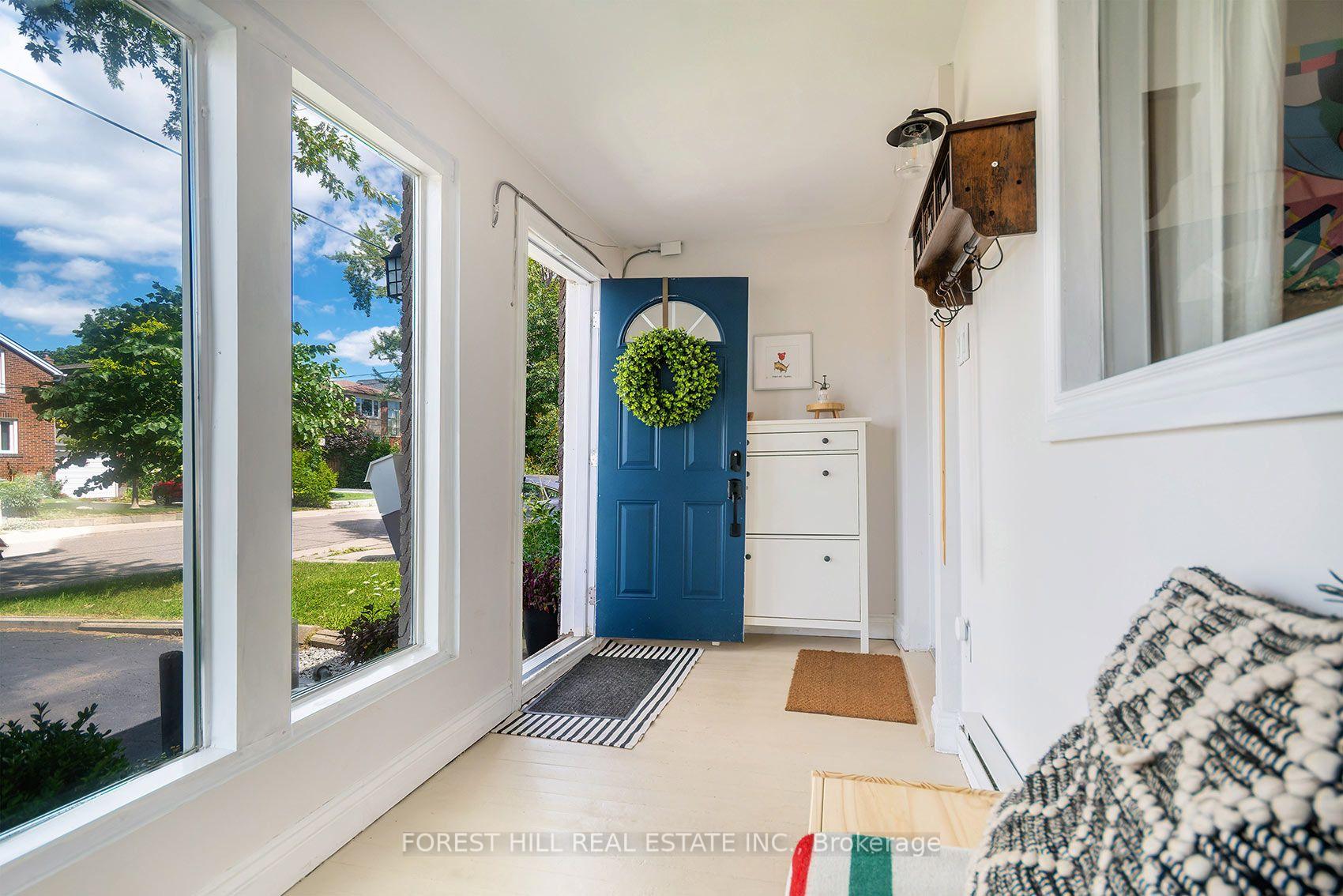 Photo 3 of 55 Vanevery Street, Etobicoke, Mimico — HOMEH