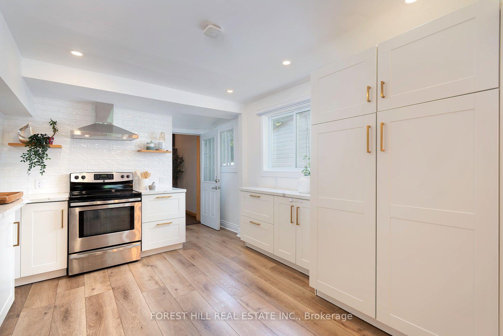 Photo 8 of 55 Vanevery Street, Etobicoke, Mimico — HOMEH