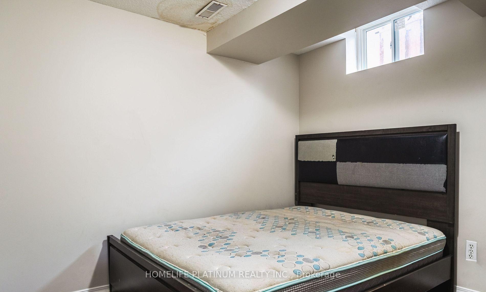 Photo 2 of 116 Flowertown Avenue, Brampton, Northwood Park — HOMEH