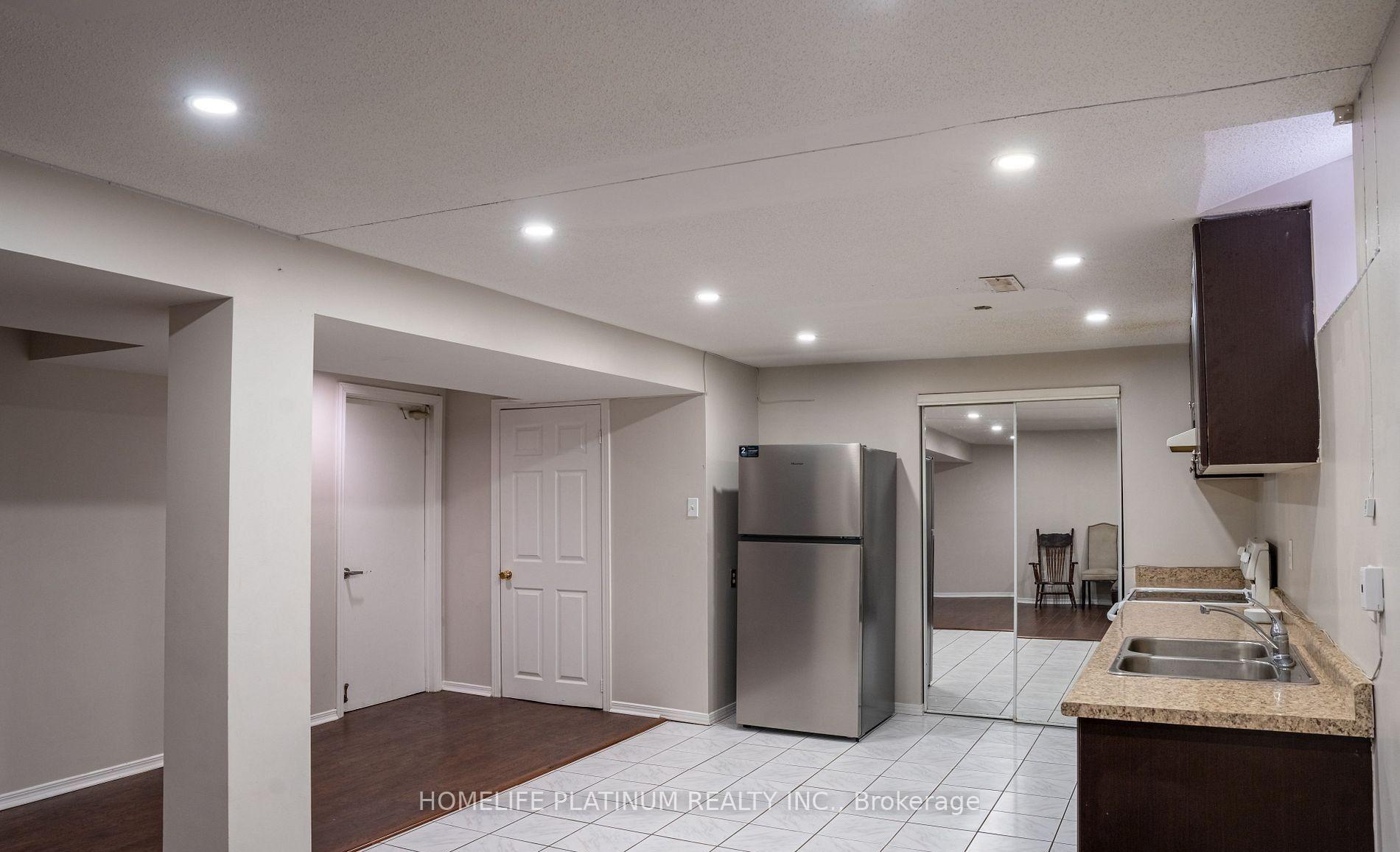 Photo 7 of 116 Flowertown Avenue, Brampton, Northwood Park — HOMEH
