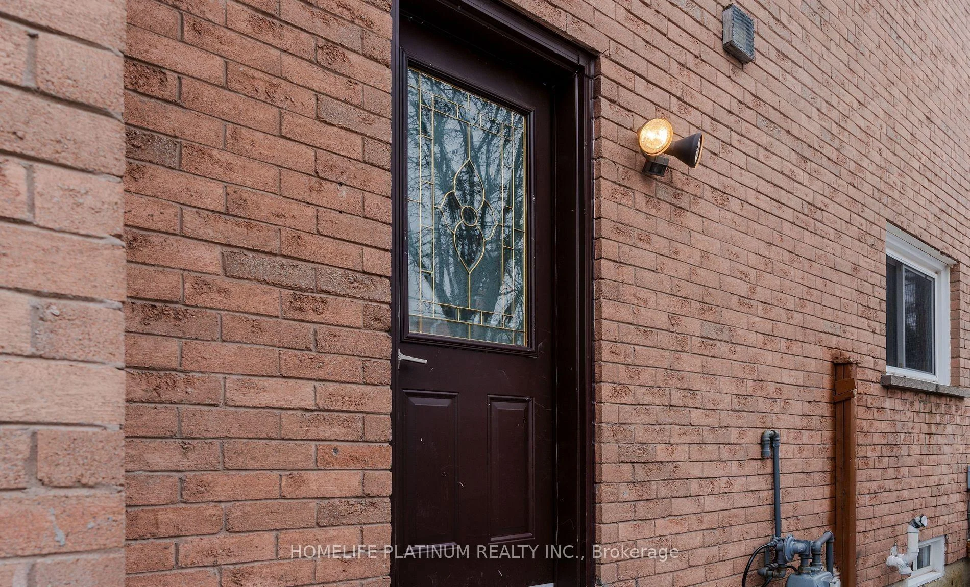 Photo 6 of 116 Flowertown Avenue, Brampton, Northwood Park — HOMEH