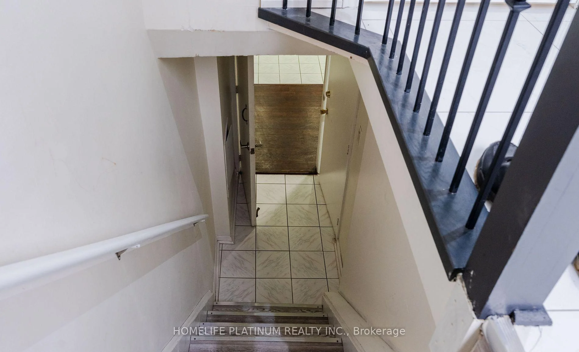 Photo 8 of 116 Flowertown Avenue, Brampton, Northwood Park — HOMEH