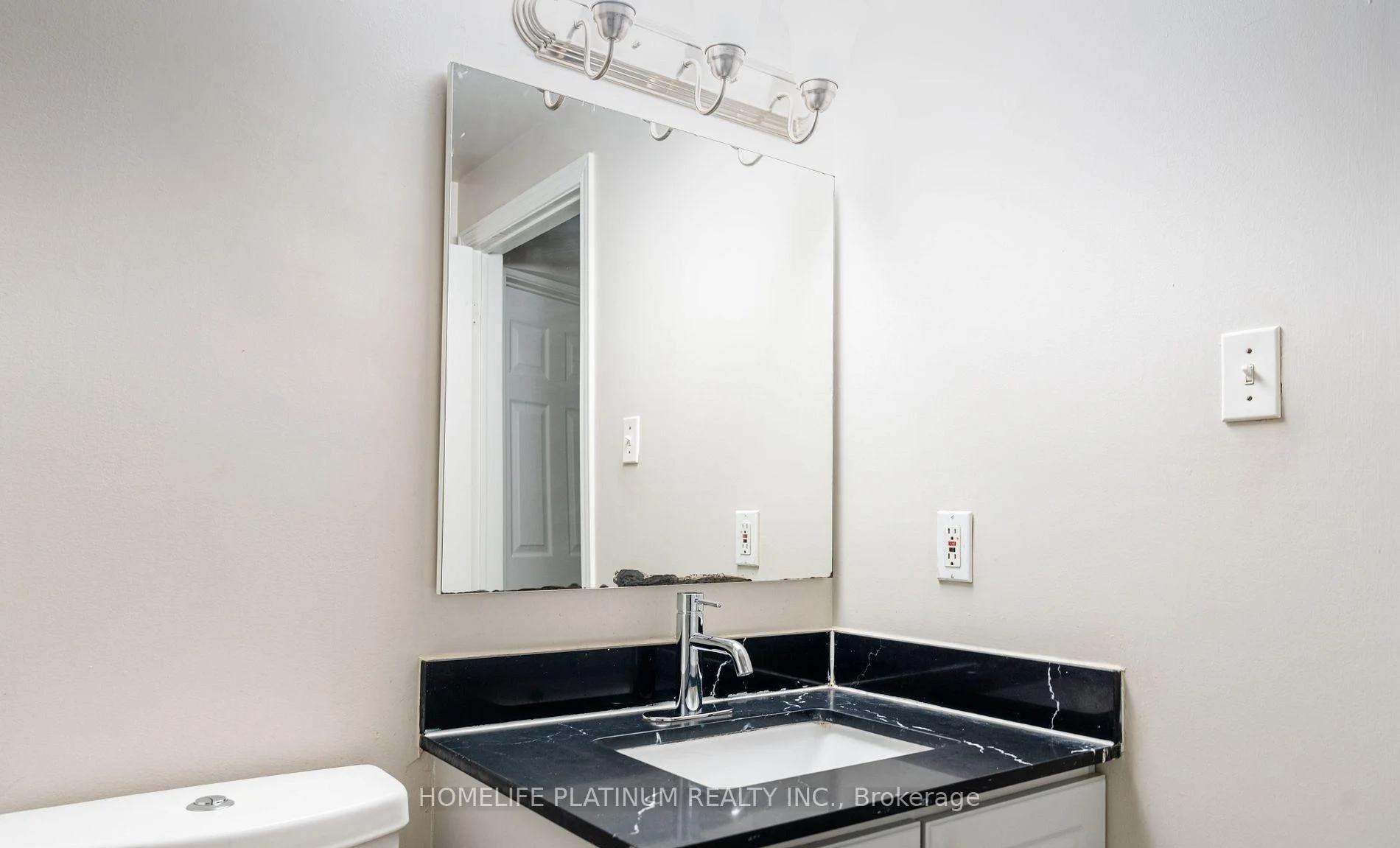 Photo 12 of 116 Flowertown Avenue, Brampton, Northwood Park — HOMEH