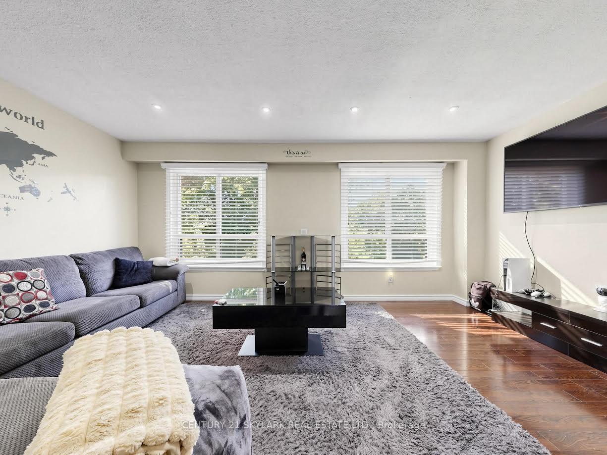 Photo 2 of 164 Moregate Crescent N, Brampton, Brampton North — HOMEH