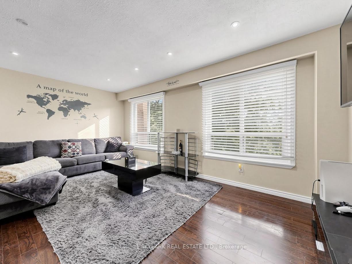 Photo 3 of 164 Moregate Crescent N, Brampton, Brampton North — HOMEH