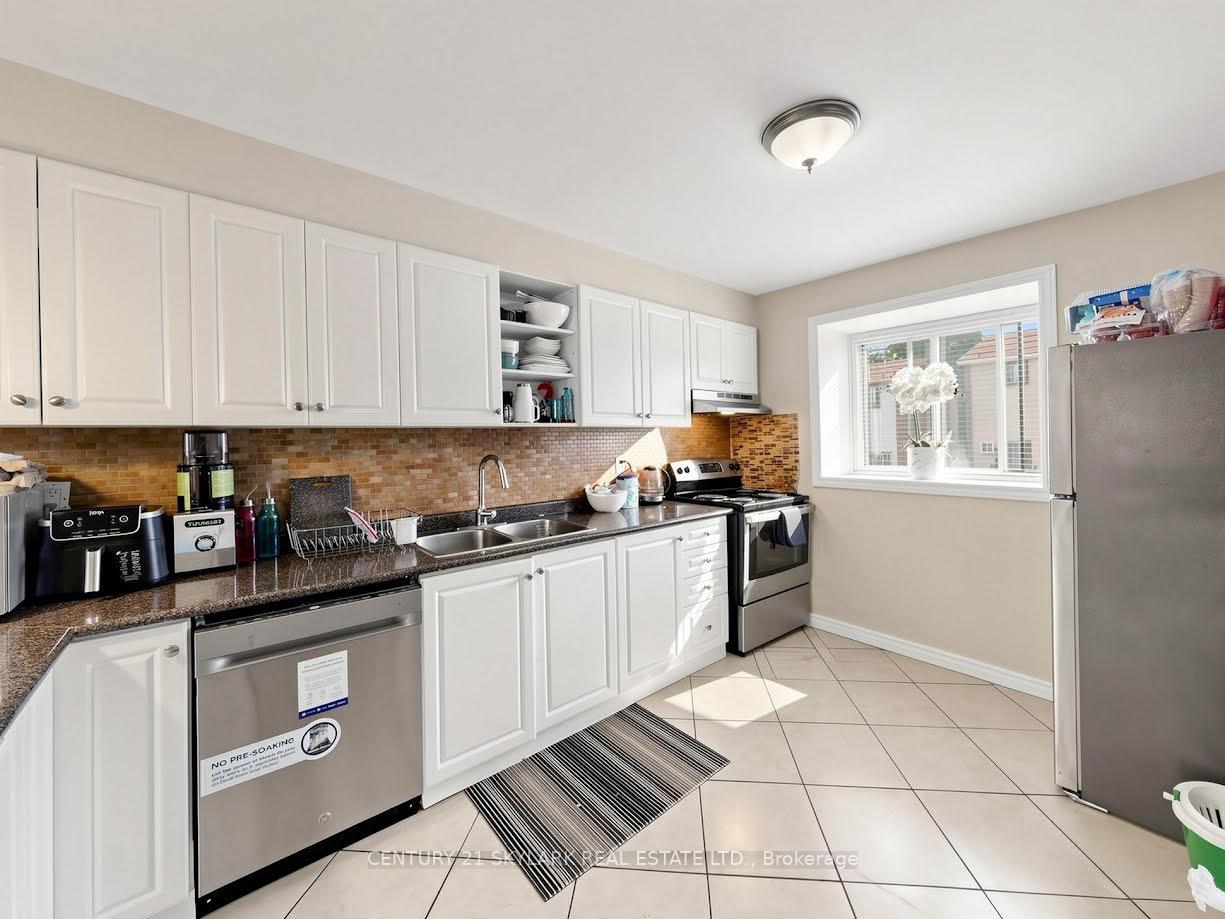 Photo 5 of 164 Moregate Crescent N, Brampton, Brampton North — HOMEH